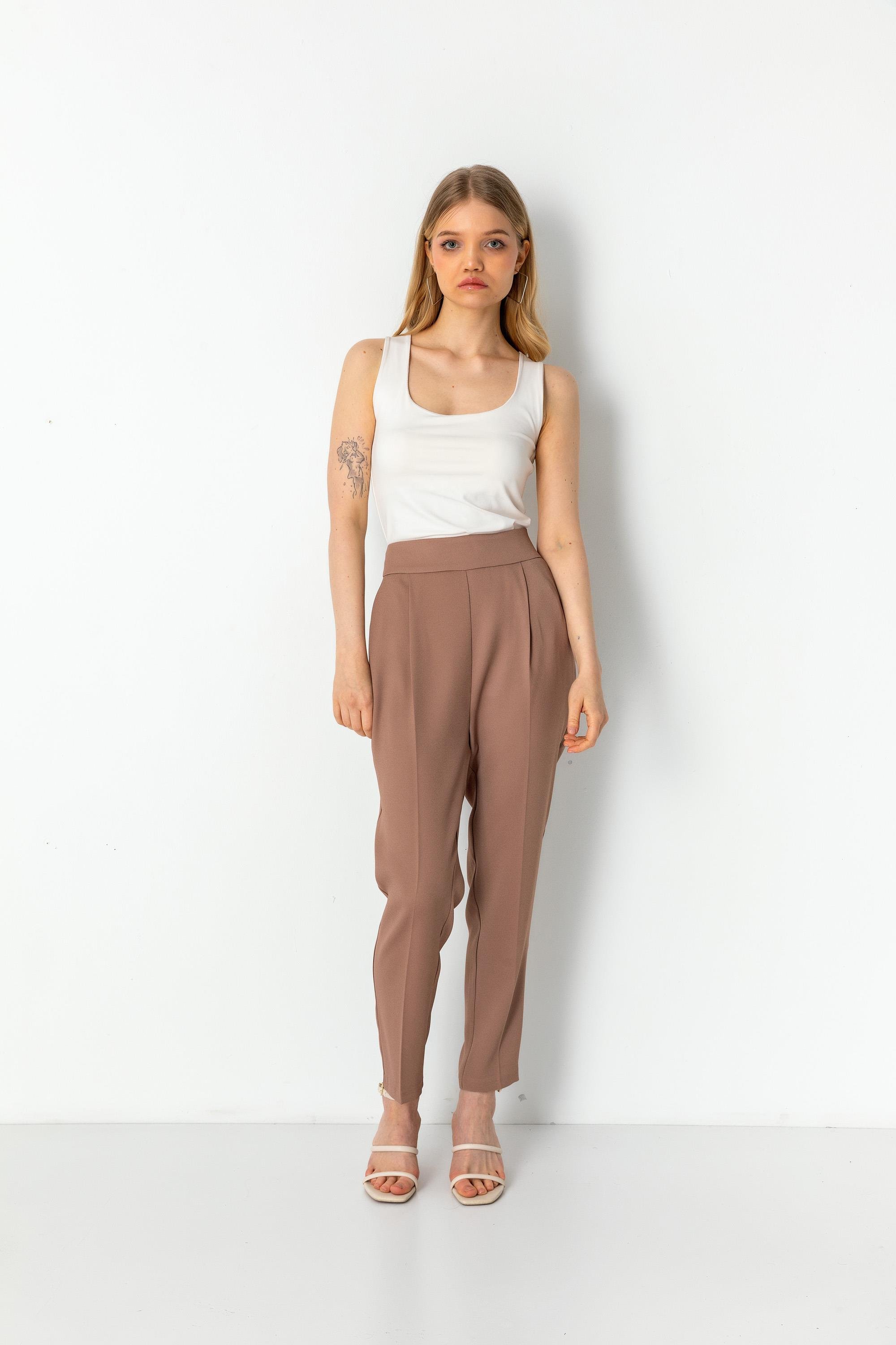 Krep Kumaşlı Kruvaze Yaka Astarlı Ceket ve Havuç Paça Pantolon Takım Karamel