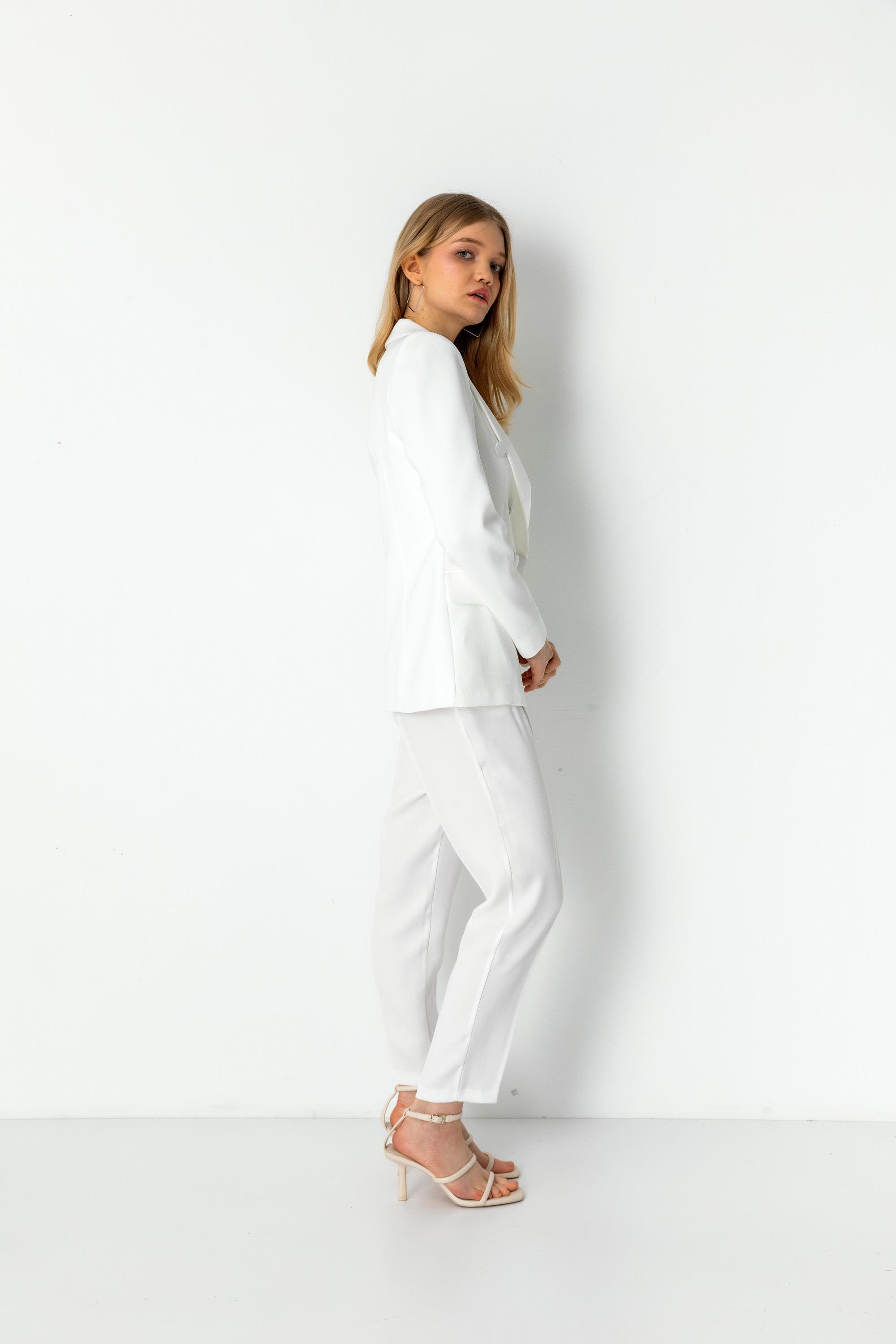 Krep Kumaşlı Kruvaze Yaka Astarlı Ceket ve Havuç Paça Pantolon Takım Ecru