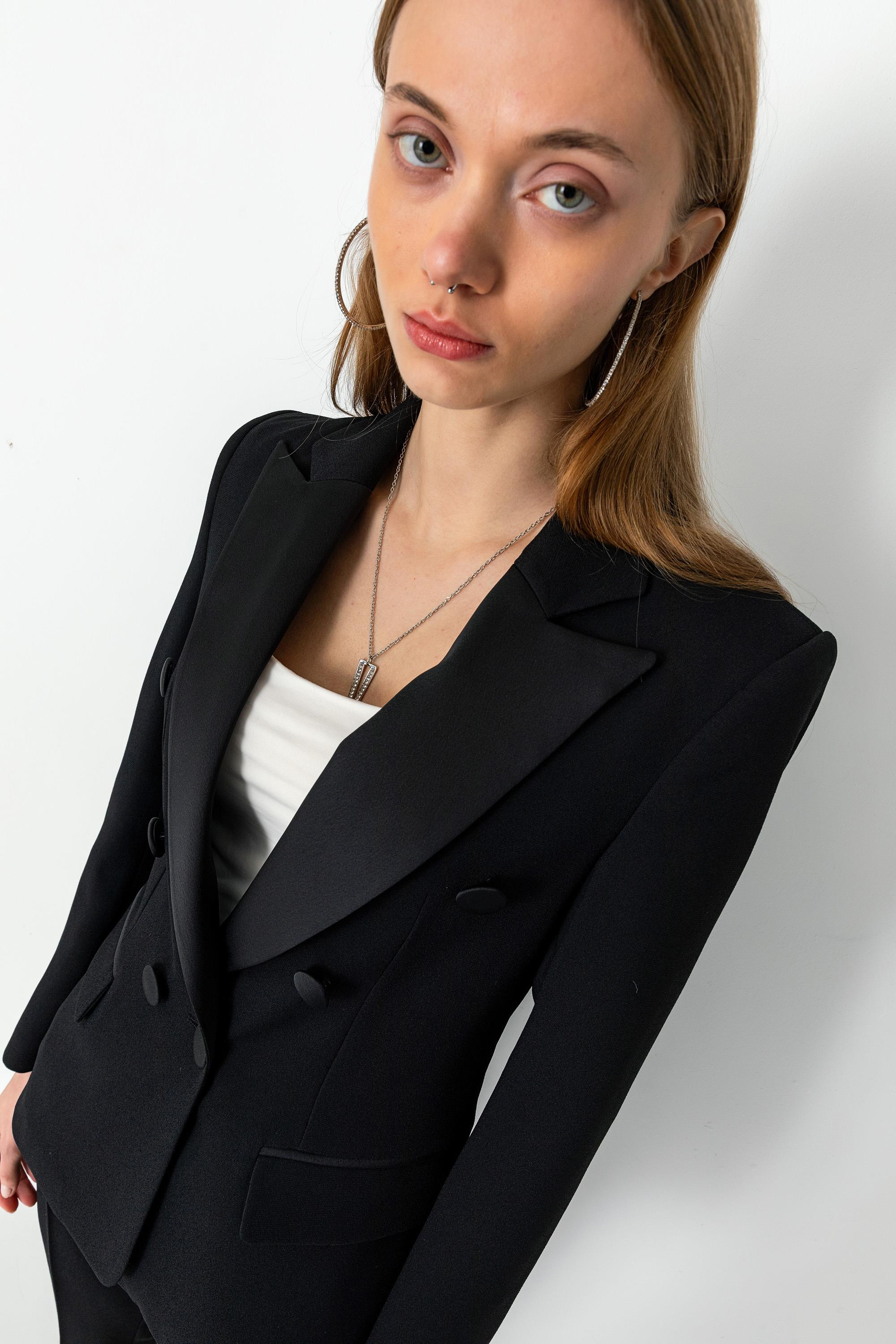 Krep Kumaşlı Kruvaze Yaka Astarlı Ceket ve Havuç Paça Pantolon Takım Siyah