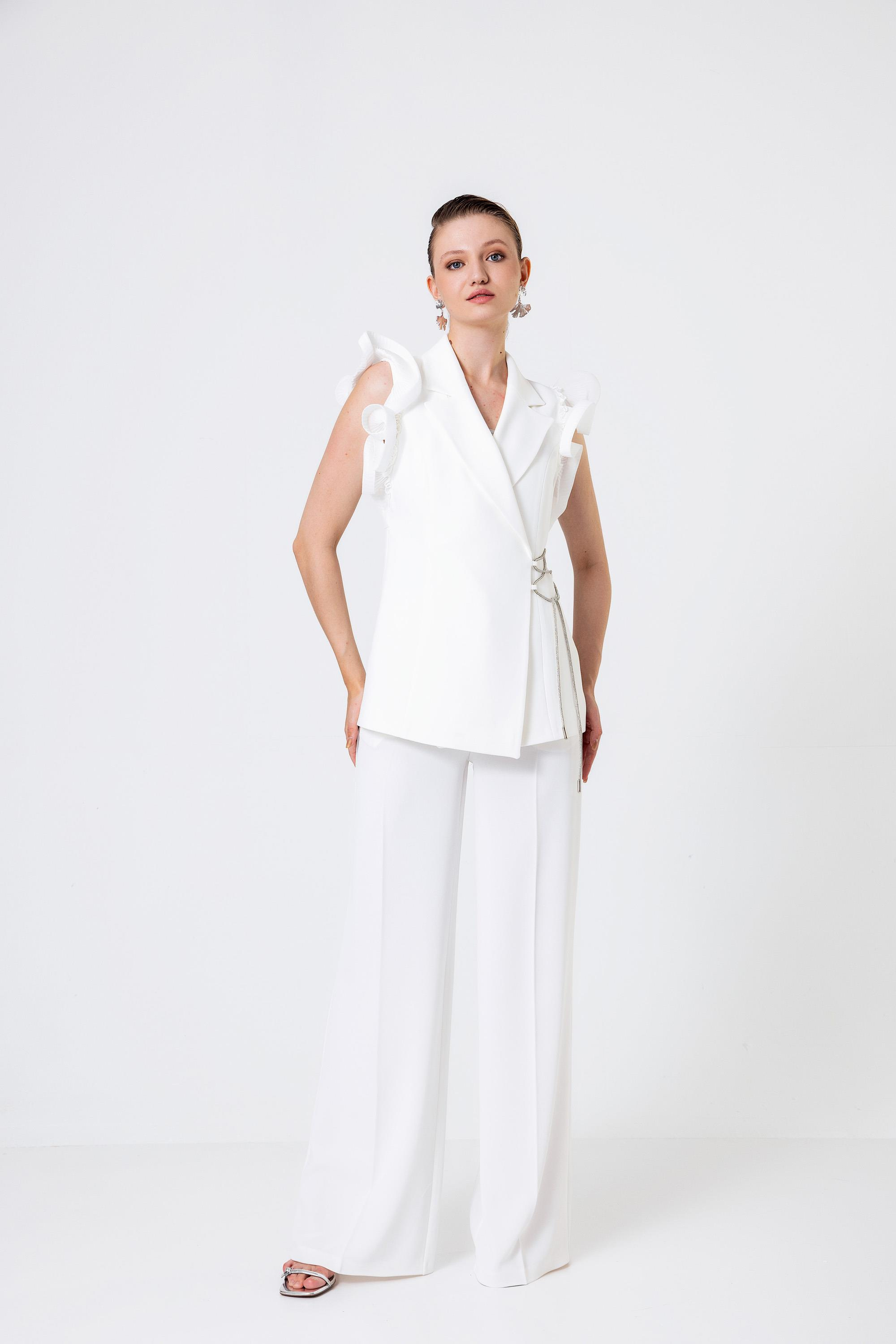 Pilise Kollu Taş İşleme Kordon Detaylı Yarım Astarlı Kruvaze Yelekli Palazzo Pantolonlu Takım Ecru