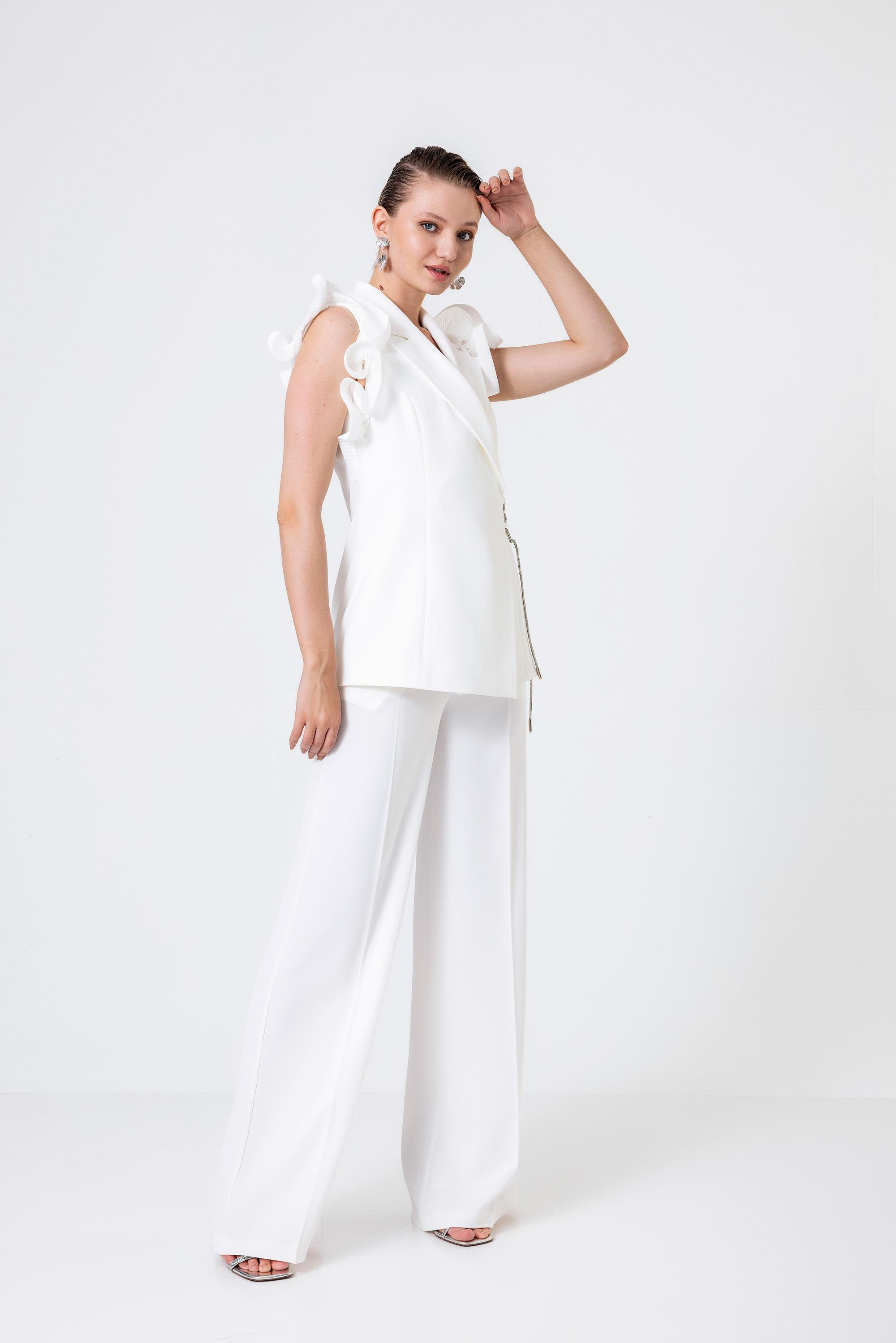 Pilise Kollu Taş İşleme Kordon Detaylı Yarım Astarlı Kruvaze Yelekli Palazzo Pantolonlu Takım Ecru