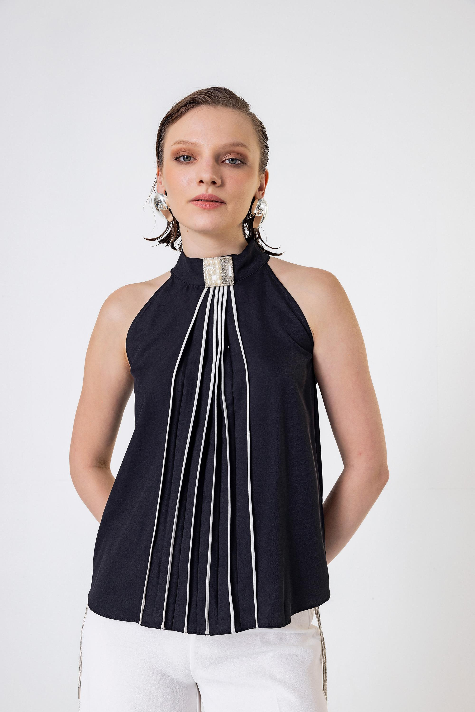 Pilise Ve Biye Detaylı Dik Yaka Kolsuz Bluz Siyah