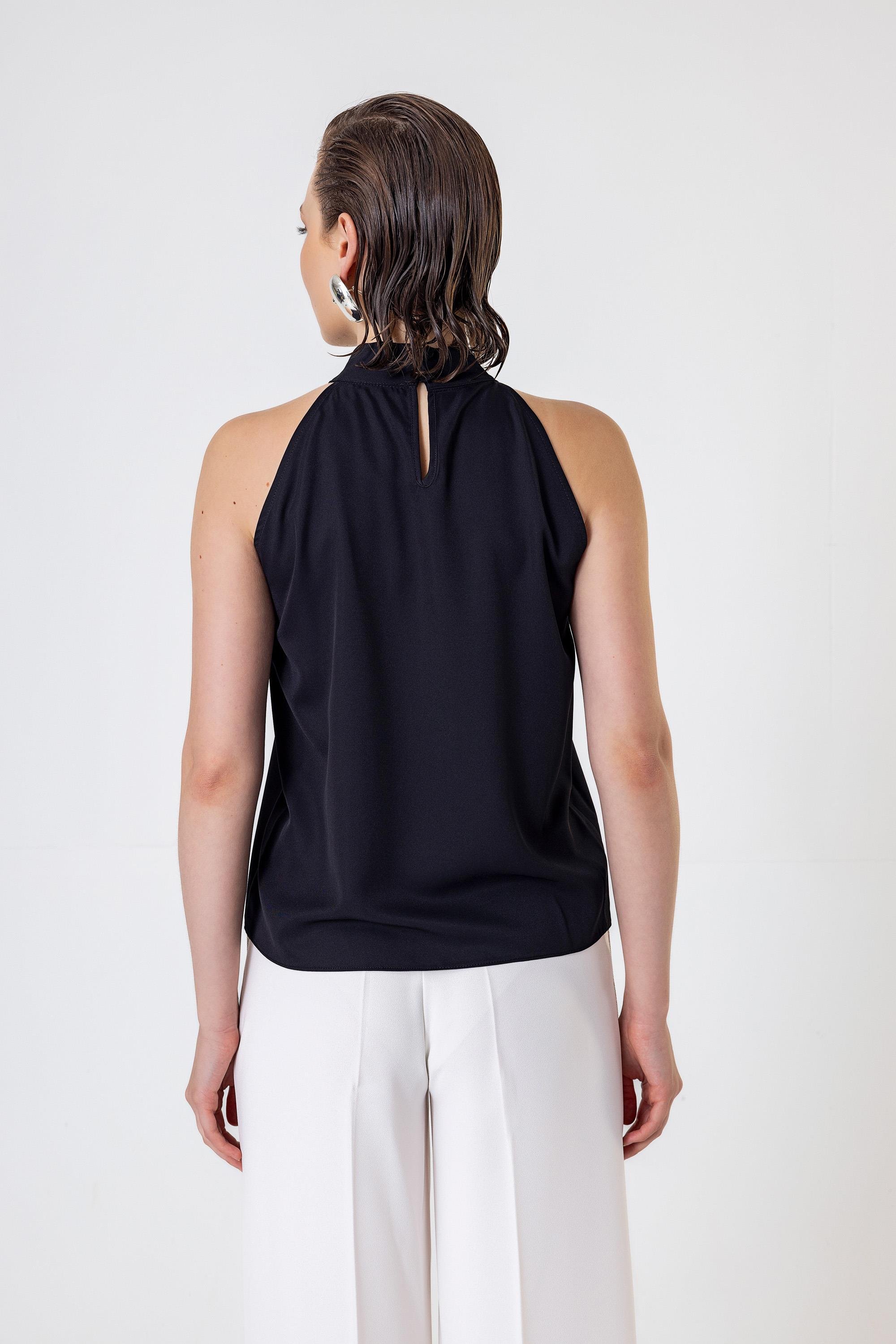 Pilise Ve Biye Detaylı Dik Yaka Kolsuz Bluz Siyah