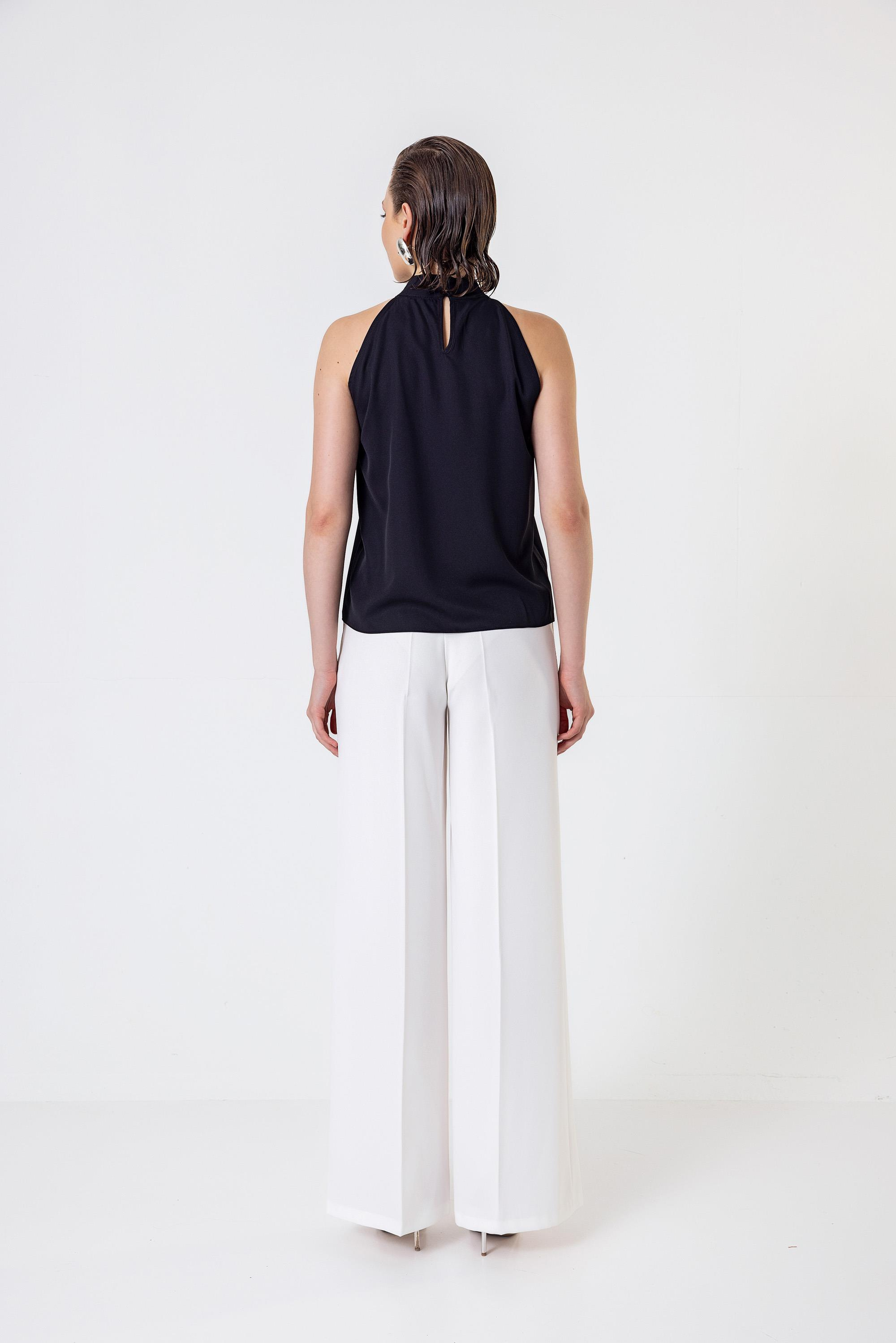 Pilise Ve Biye Detaylı Dik Yaka Kolsuz Bluz Siyah