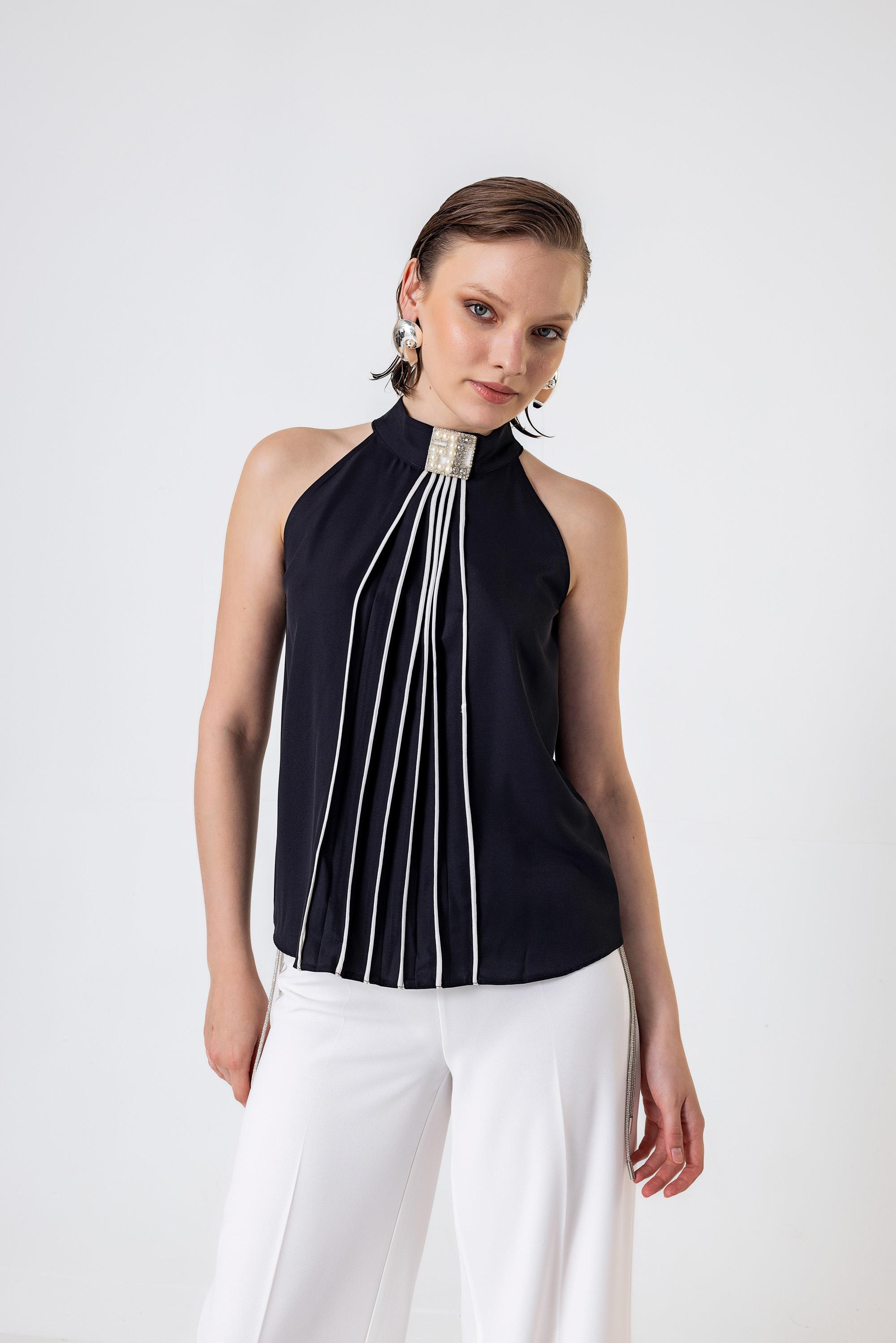 Pilise Ve Biye Detaylı Dik Yaka Kolsuz Bluz Siyah