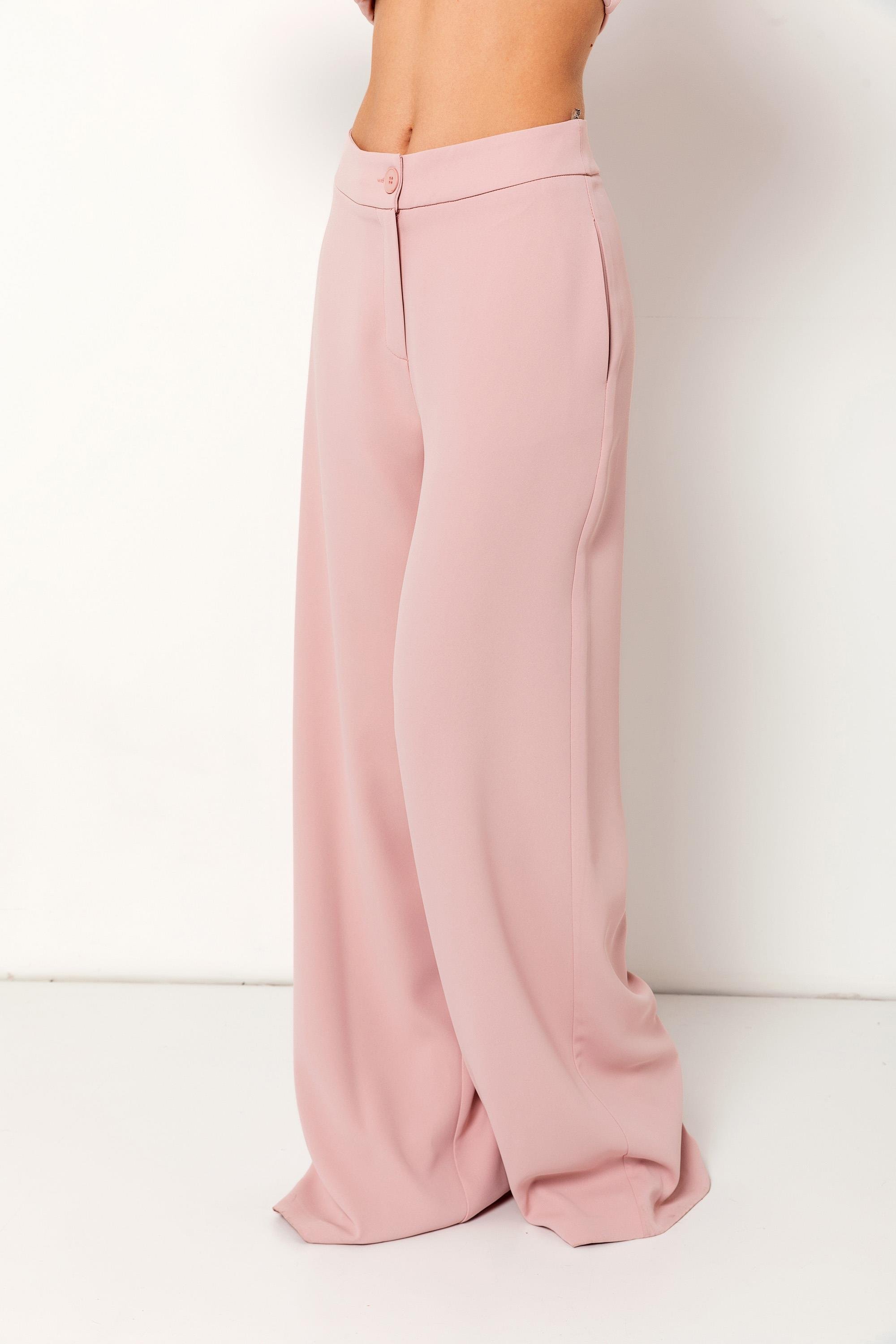 Taş Detaylı Pilise Kollu Yelekli Bol Paça Pantalon Takım – Işıltılı ve Zarif Bir Dokunuş Pudra