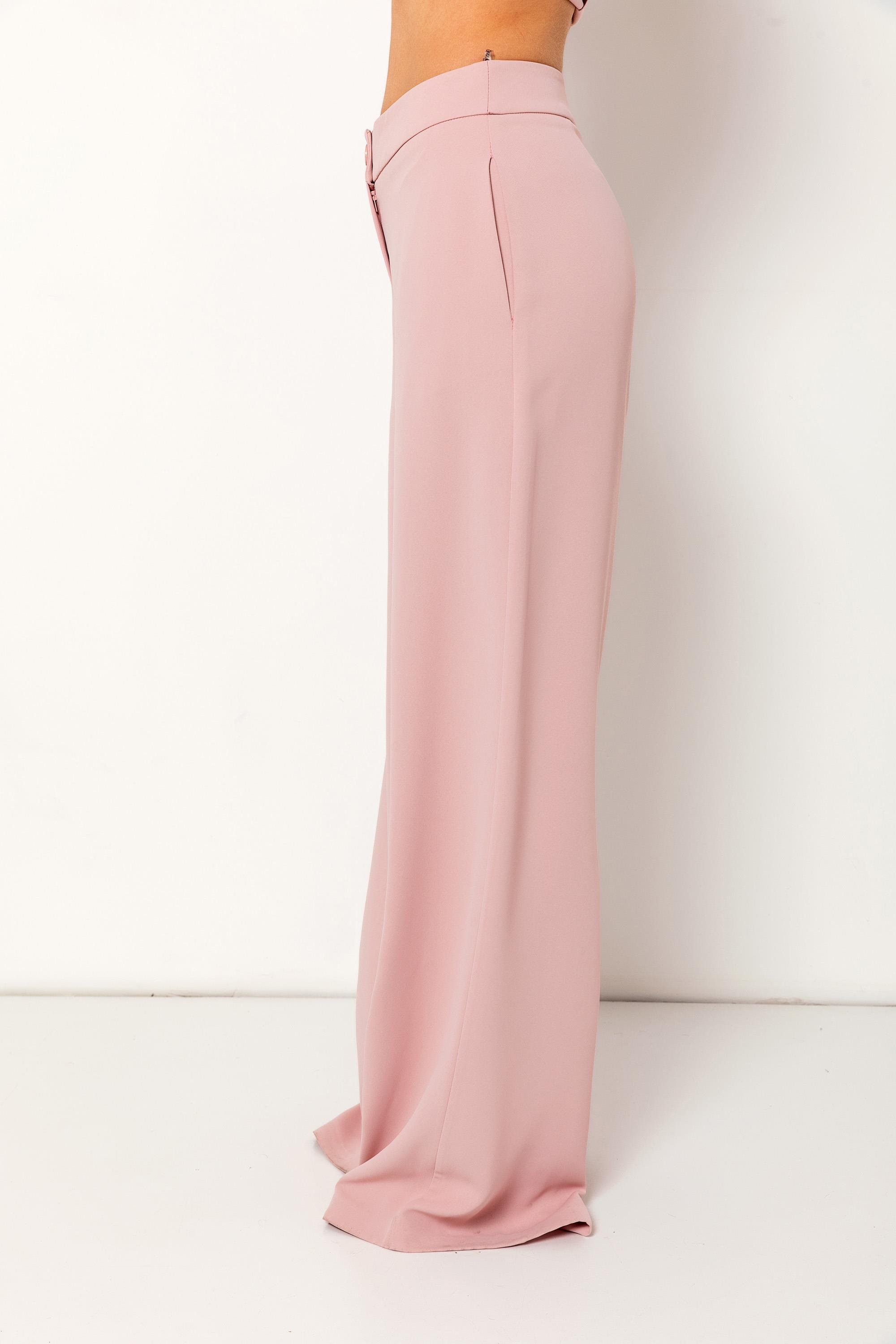 Taş Detaylı Pilise Kollu Yelekli Bol Paça Pantalon Takım – Işıltılı ve Zarif Bir Dokunuş Pudra