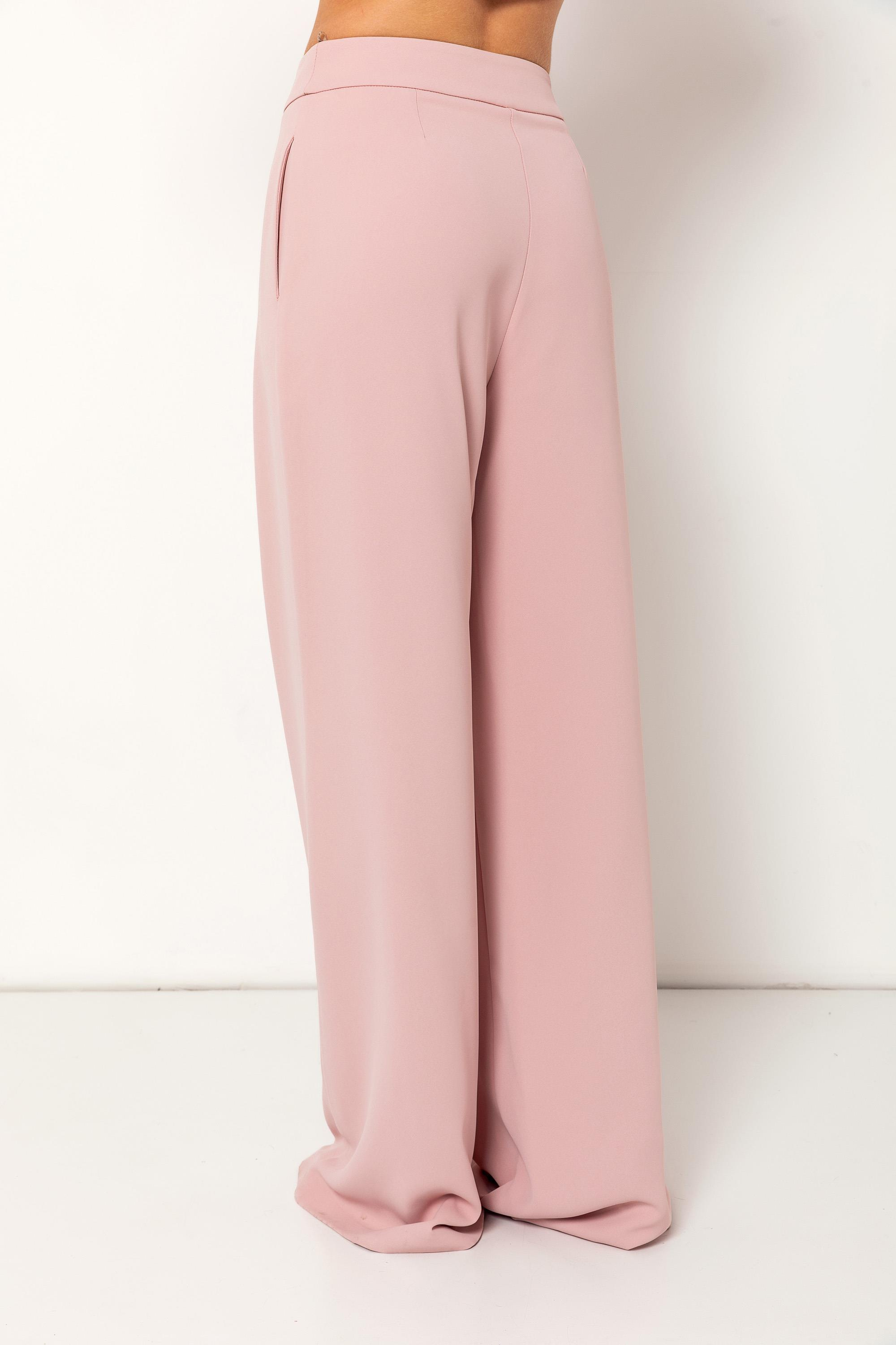 Taş Detaylı Pilise Kollu Yelekli Bol Paça Pantalon Takım – Işıltılı ve Zarif Bir Dokunuş Pudra