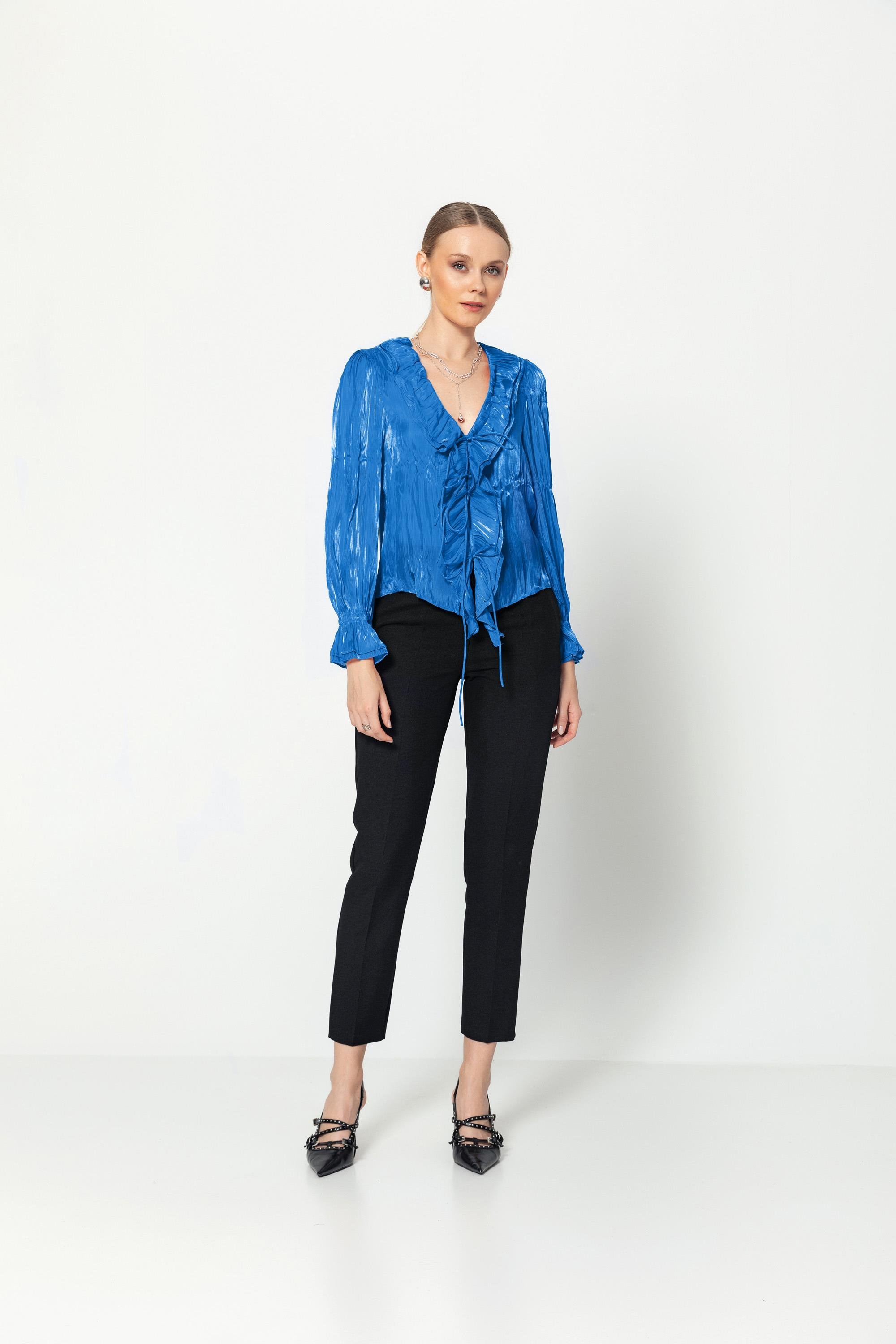 V Yaka Kraşli Bağcıklı Uzun Kollu Bluz Saks