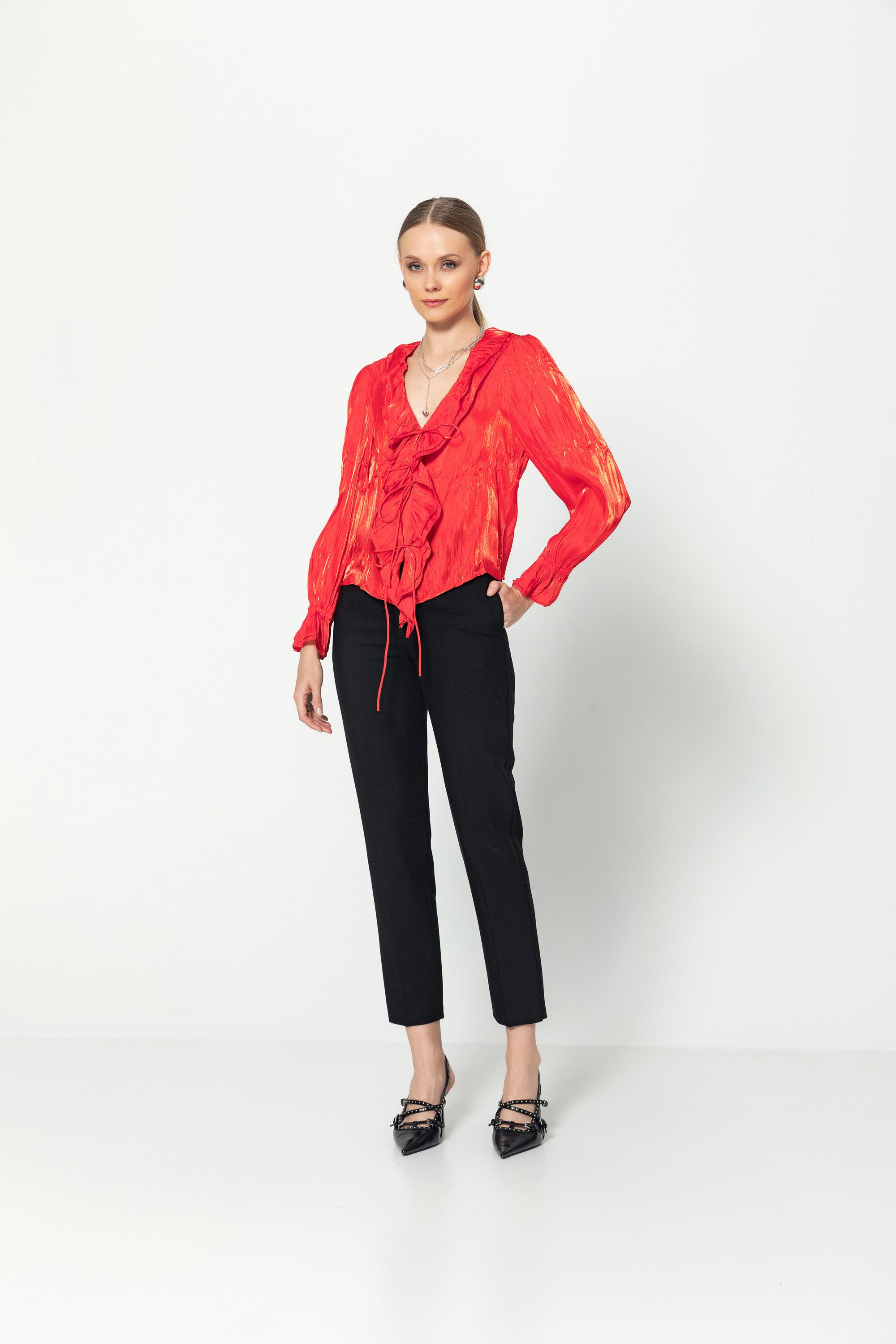 V Yaka Kraşli Bağcıklı Uzun Kollu Bluz Kırmızı