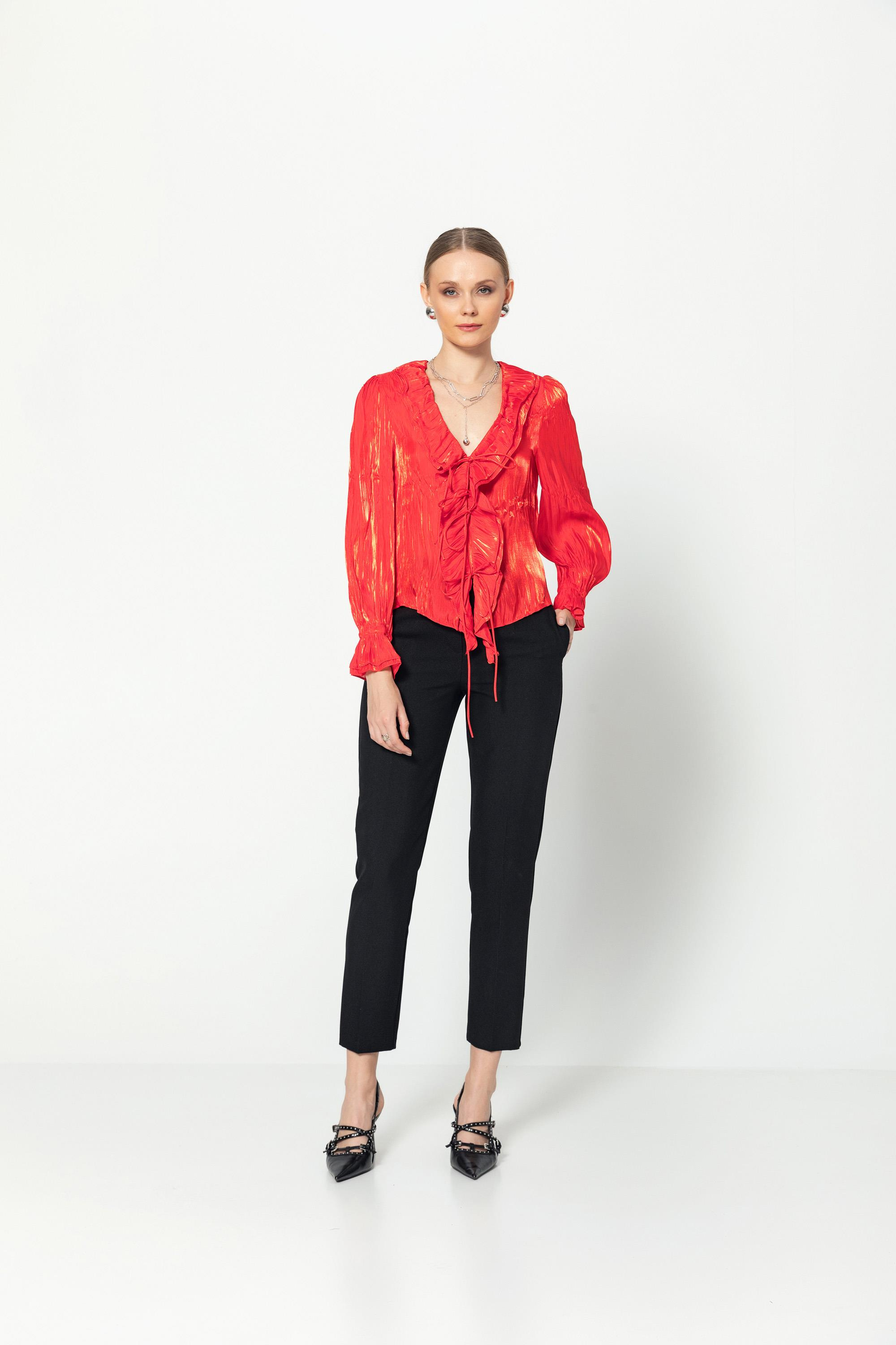 V Yaka Kraşli Bağcıklı Uzun Kollu Bluz Kırmızı