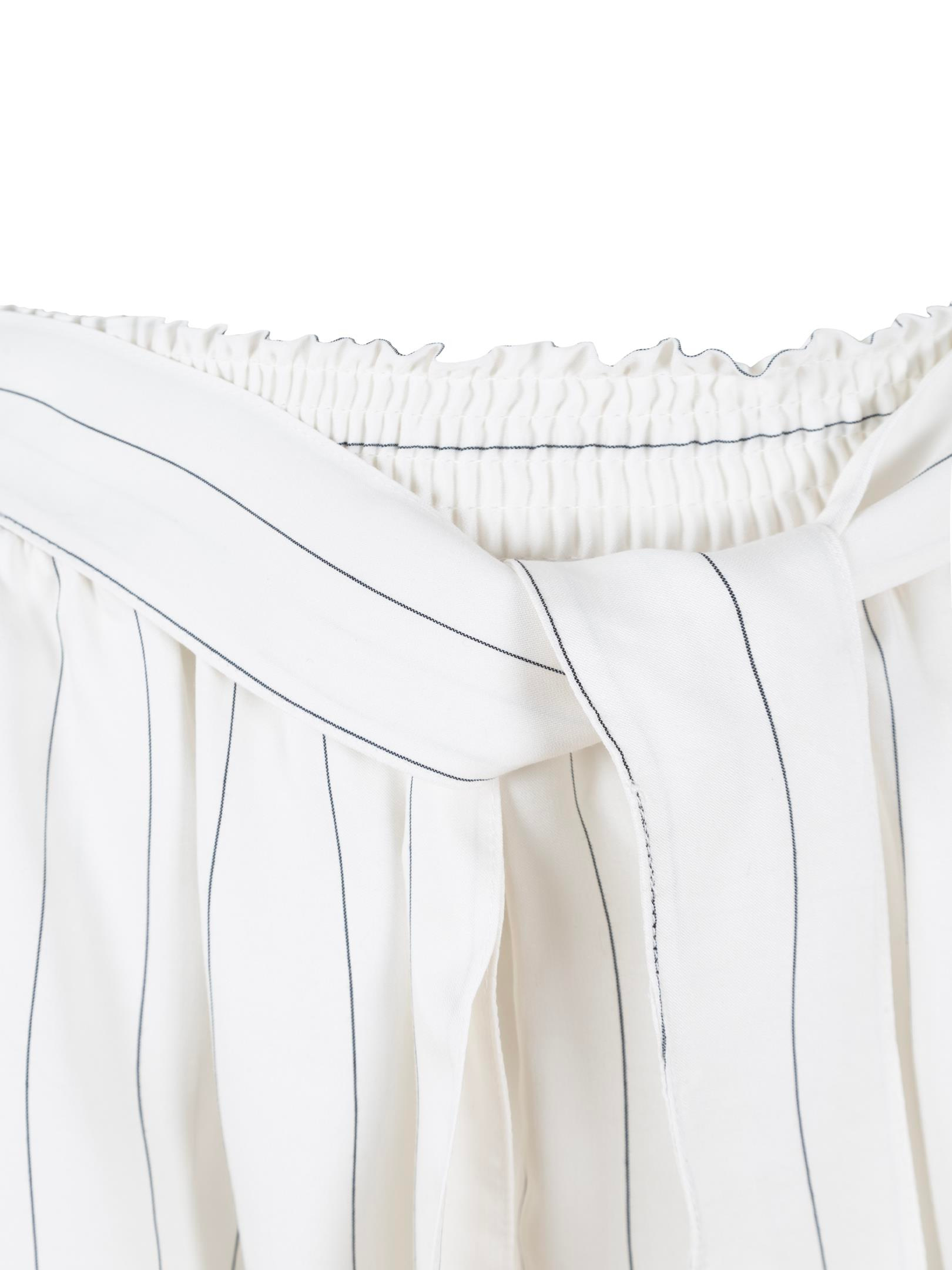 24SS107001 BELİ KUŞAKLI VİSKON ÇİZGİLİ ŞORT Kategorisiz Modelleri