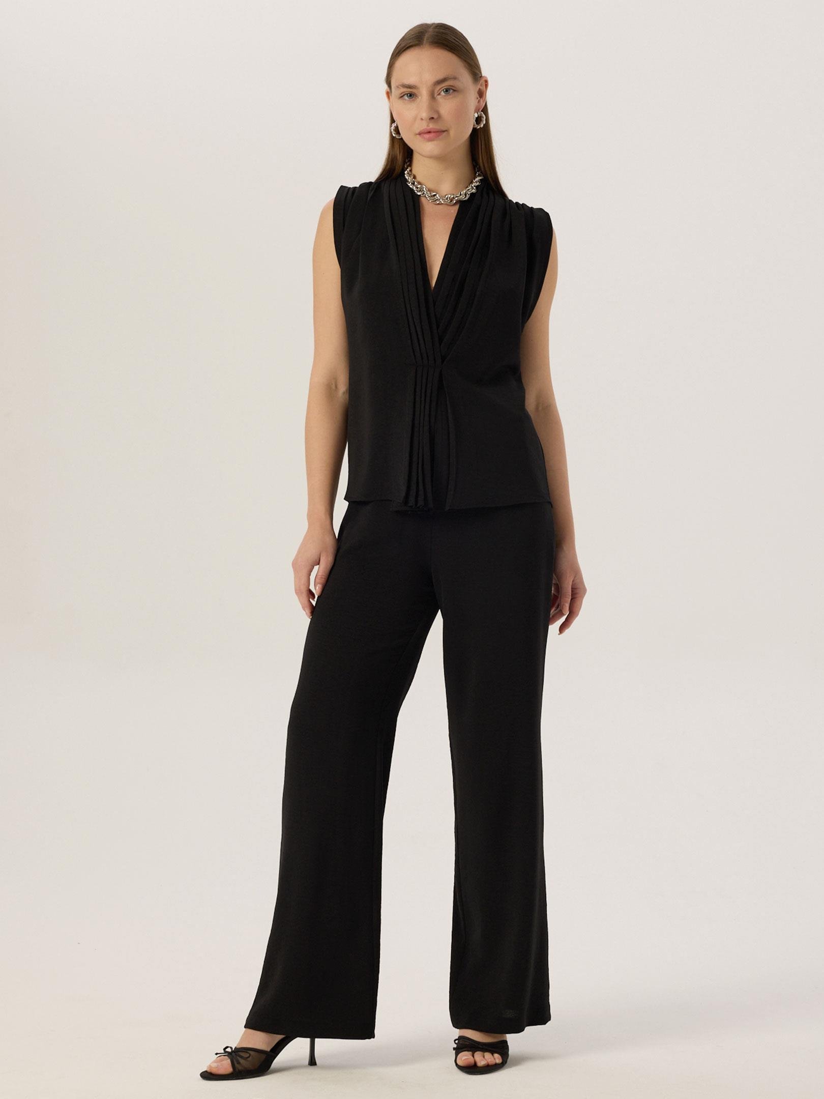 24SS109023 ÖNÜ PİLELİ V YAKALI KOLSUZ BLUZ Kategorisiz Modelleri