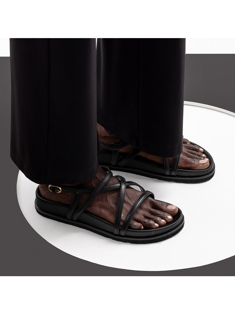 Deri Bant Detaylı Düz Sandalet - Siyah