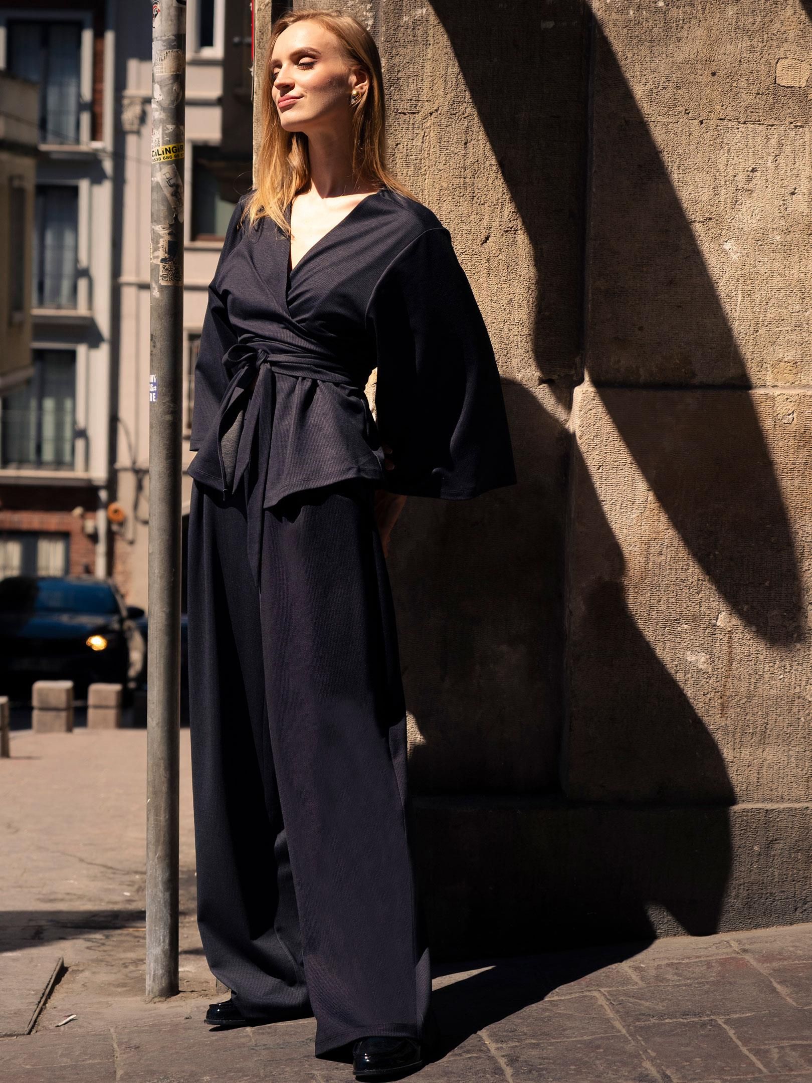 Kadın, Bayan Bağlama Detaylı Kruvaze Yaka Dökümlü Bluz Kategorisiz Modelleri