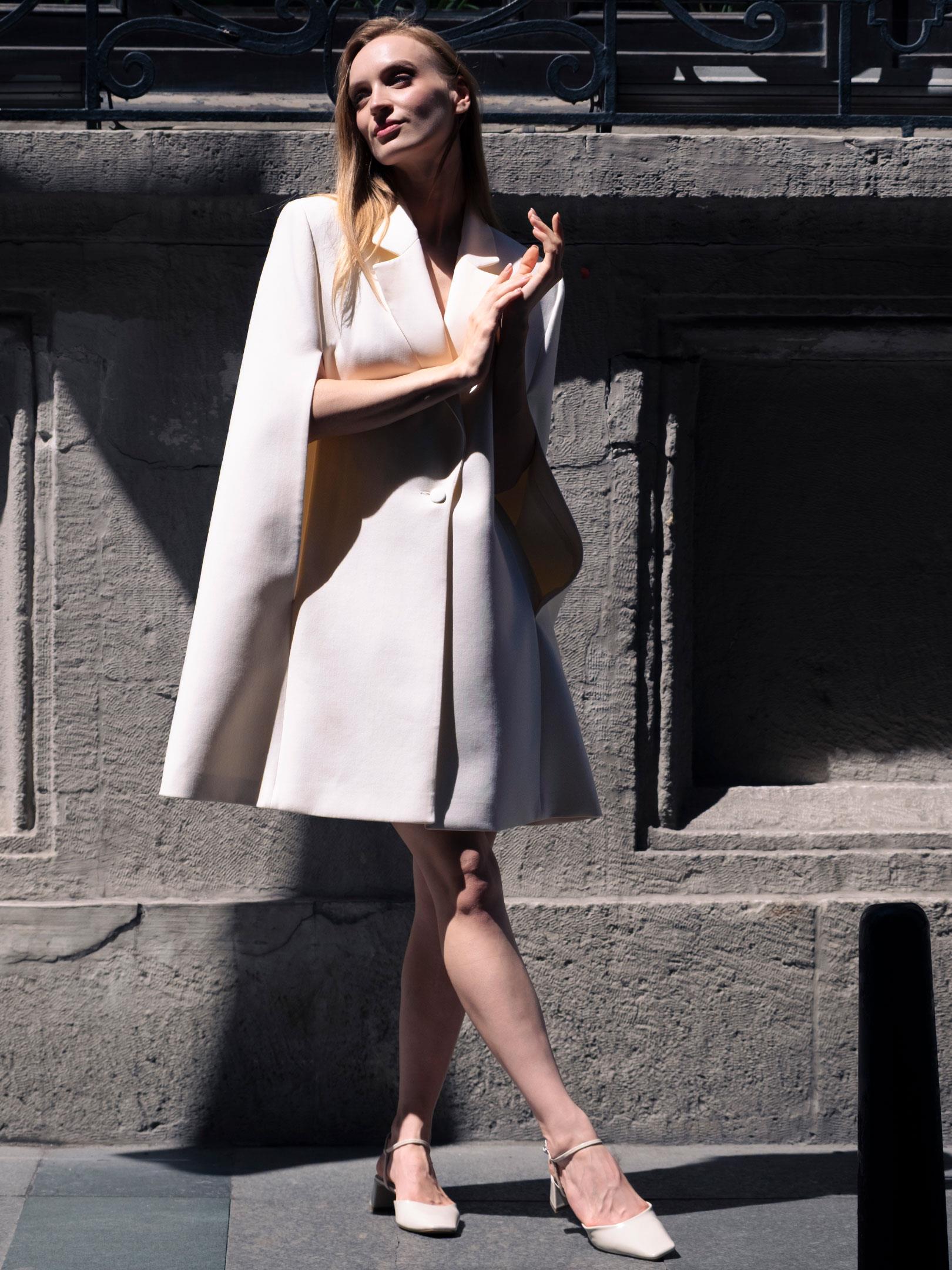 Kadın, Bayan Yakası Parlak Saten Krep Özel Tasarım Şık Pelerin Ceket - Ekru Ceket Modelleri