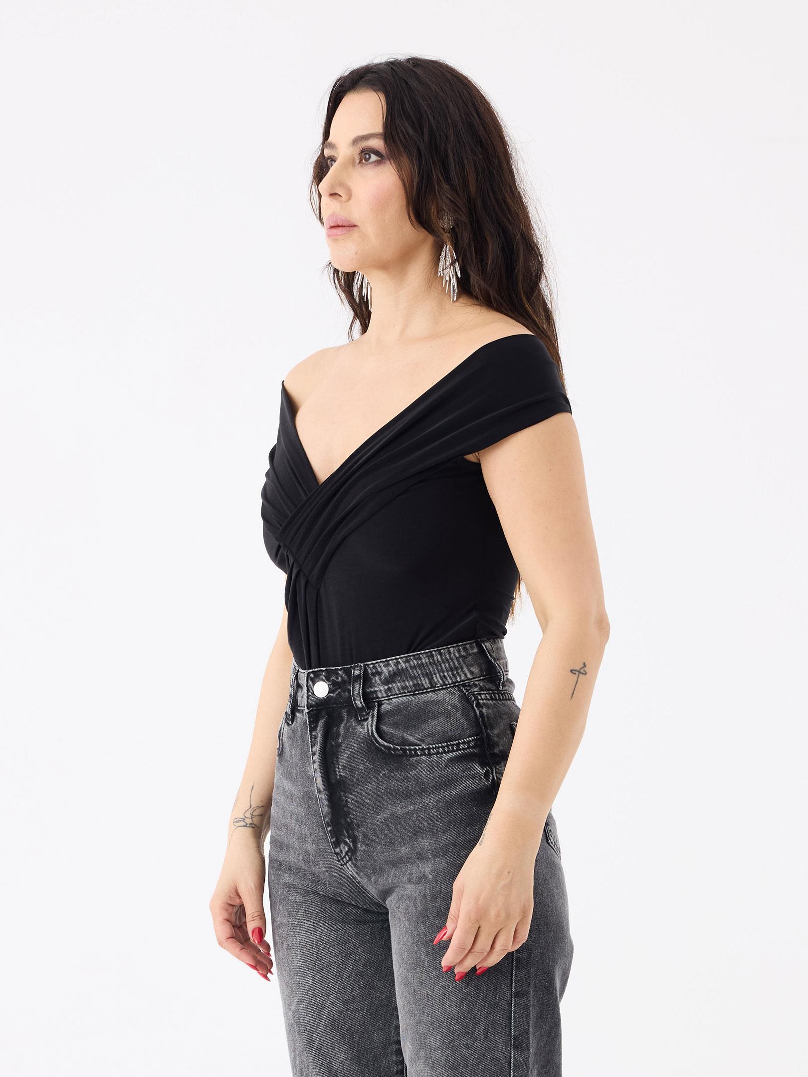 Kayık Yaka Büzgü Detaylı Kolsuz Body - Siyah Body Modelleri