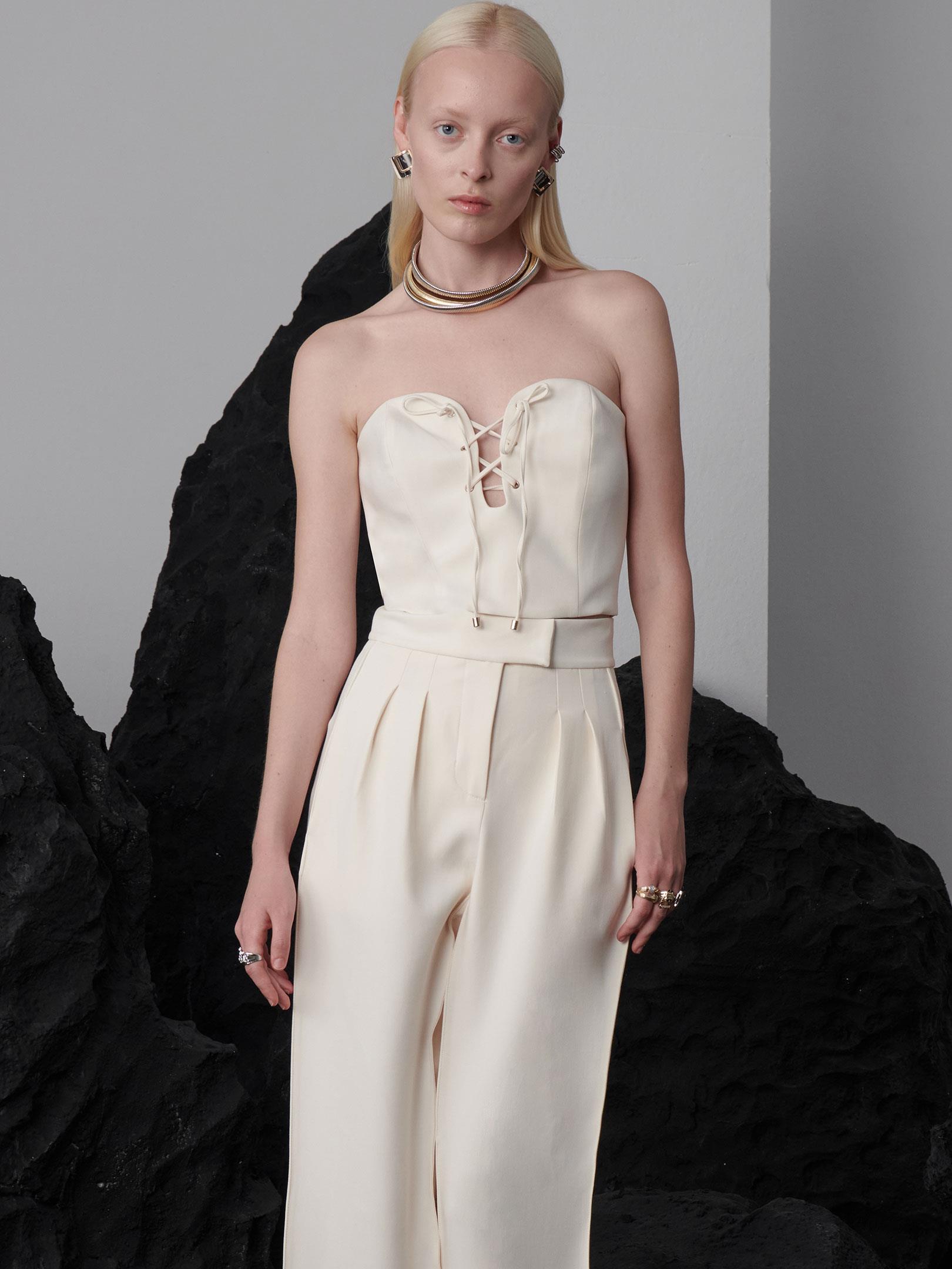 Önü Dekolteli Bağcıklı Kalp Yaka Straplez Kesim Şık Büstiyer - Ekru Bluz Modelleri