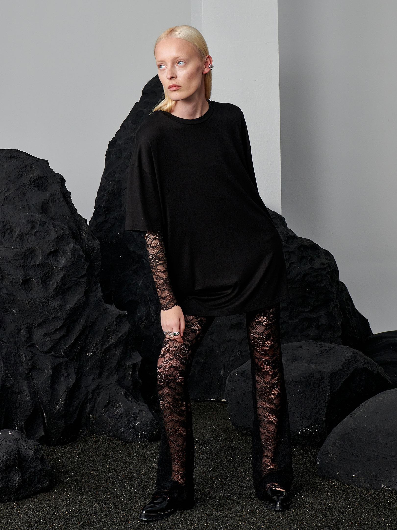 Oversize Dökümlü Viskon T-Shirt- Siyah T-shirt Modelleri