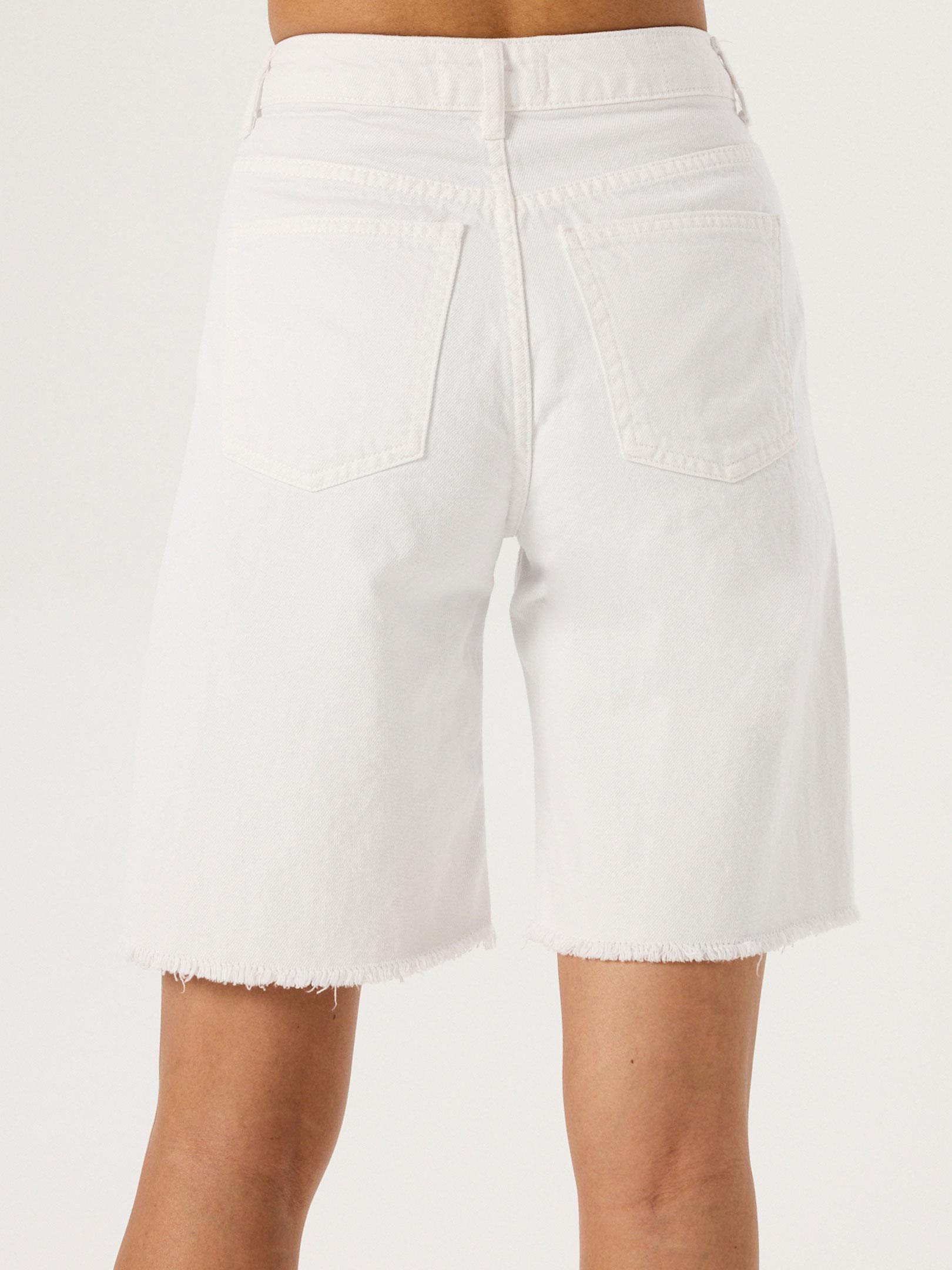 Paçası Dikişsiz Straight Fit Bermuda Şort - Beyaz Şort Modelleri