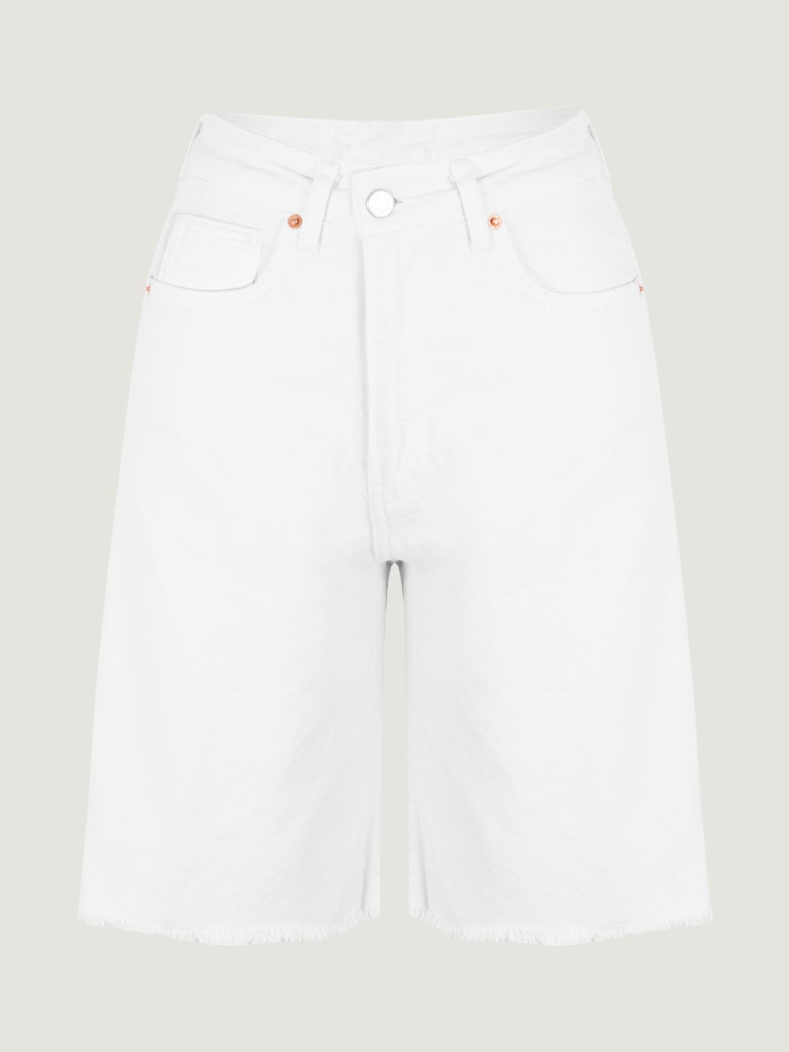 Paçası Dikişsiz Straight Fit Bermuda Şort - Beyaz Şort Modelleri