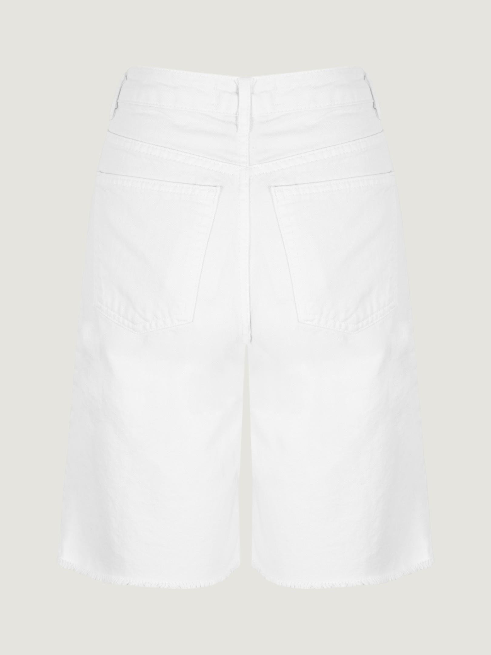 Paçası Dikişsiz Straight Fit Bermuda Şort - Beyaz Şort Modelleri