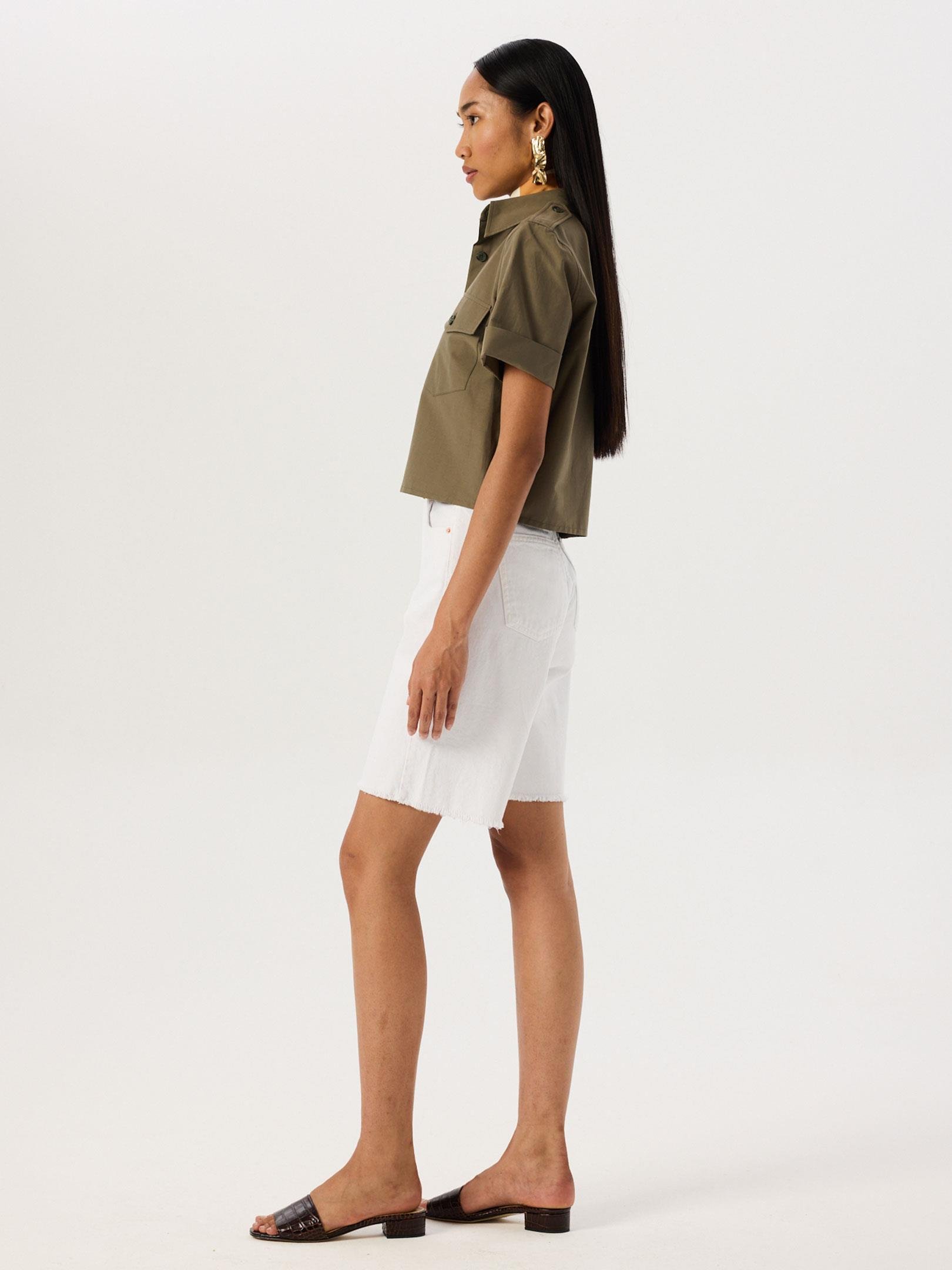 Paçası Dikişsiz Straight Fit Bermuda Şort - Beyaz Şort Modelleri