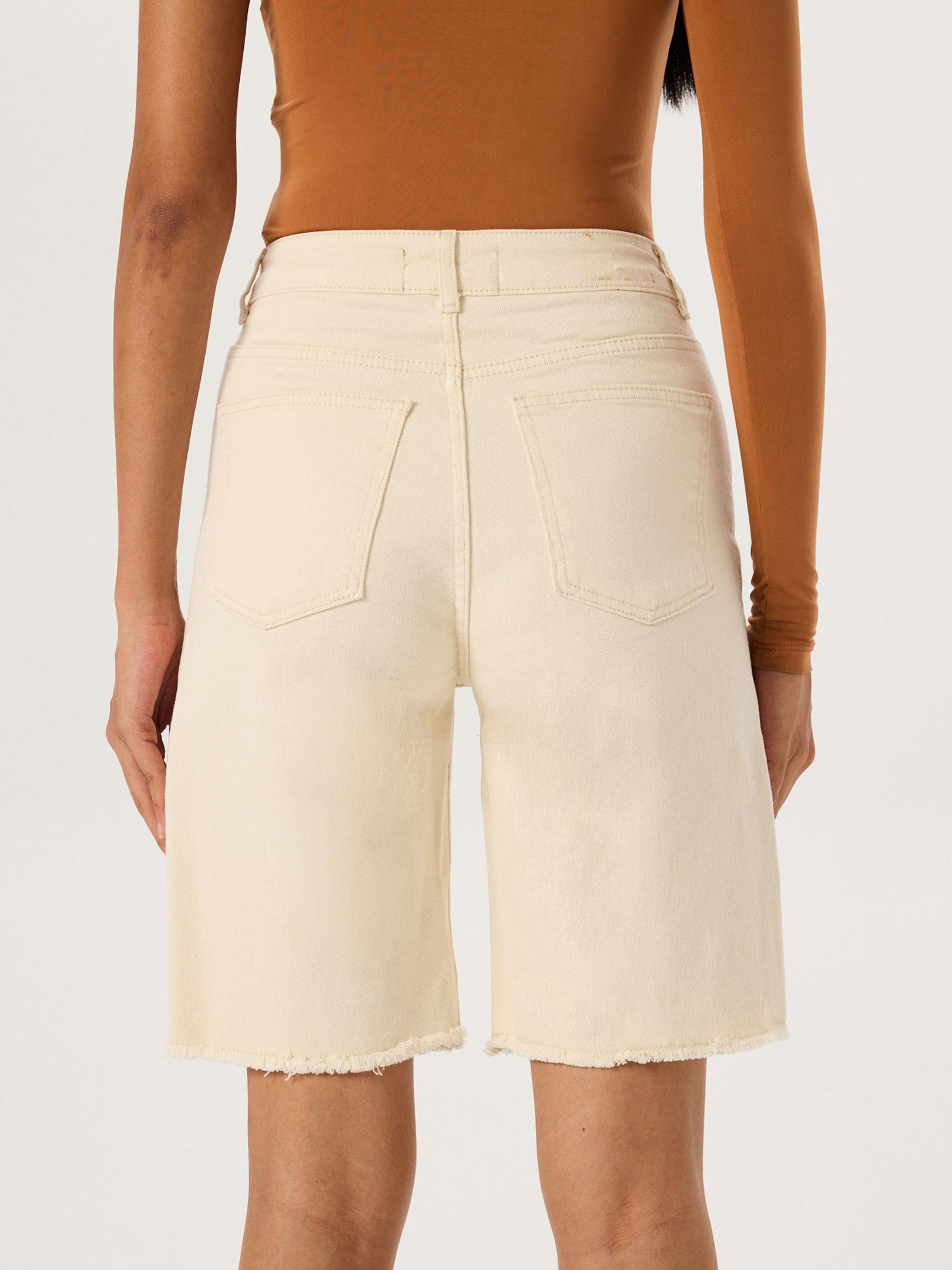 Paçası Dikişsiz Straight Fit Şort - Bej Şort Modelleri
