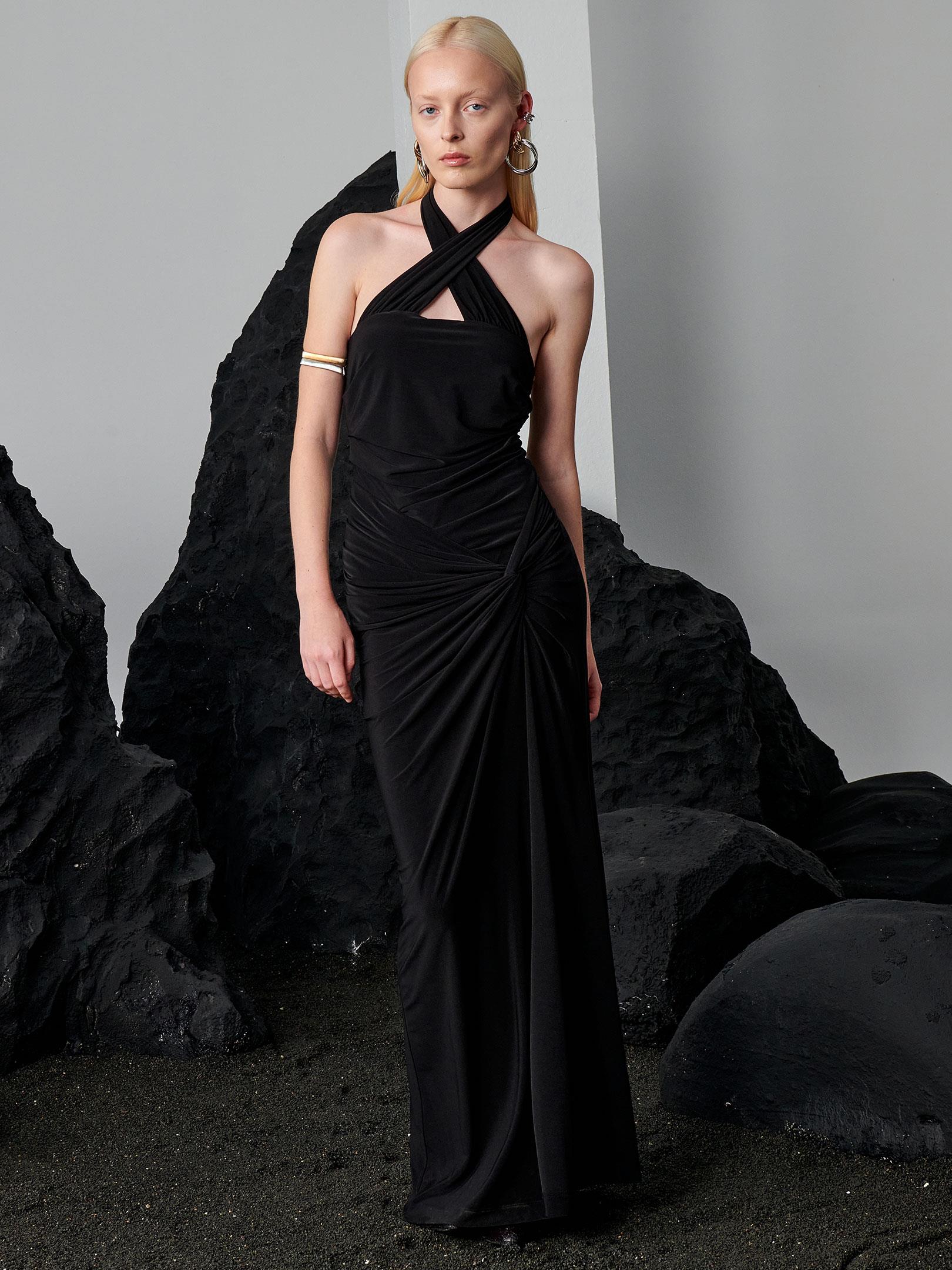 Sırt Dekolteli Boyundan Bağlamalı Yırtmaçlı Elbise - Siyah Elbise Modelleri