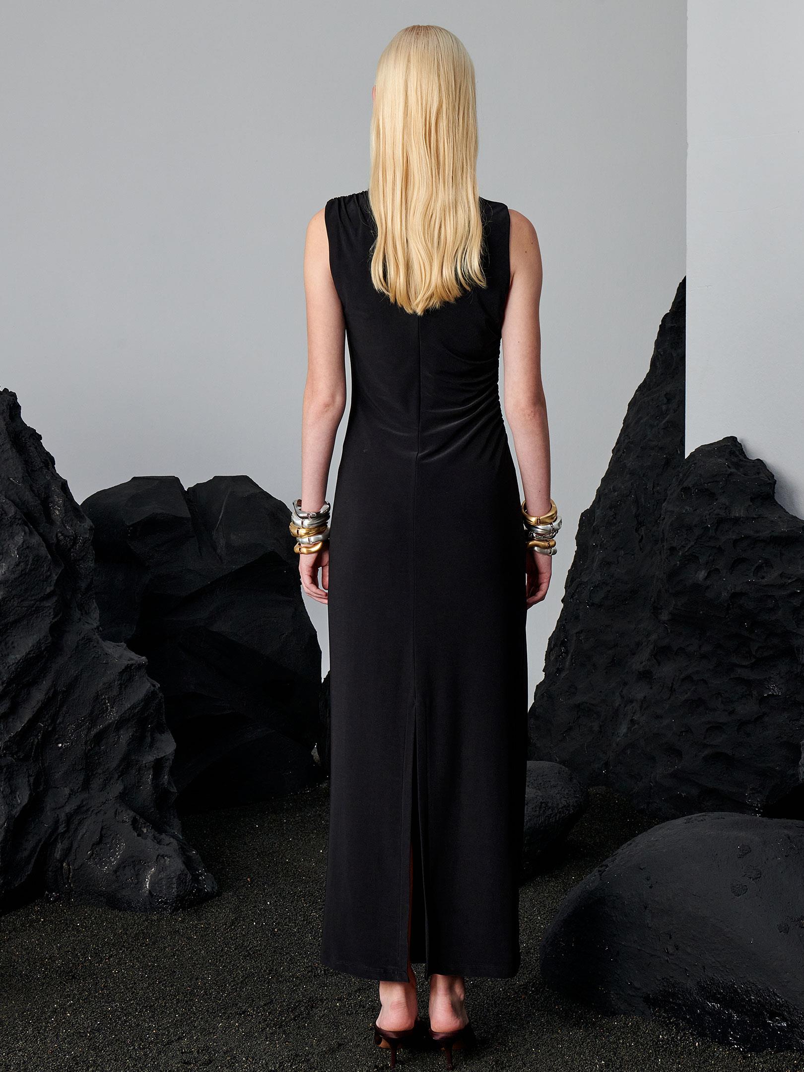 Yakası Büzgülü Dar Kesim Kolsuz Elbise - Siyah Elbise Modelleri