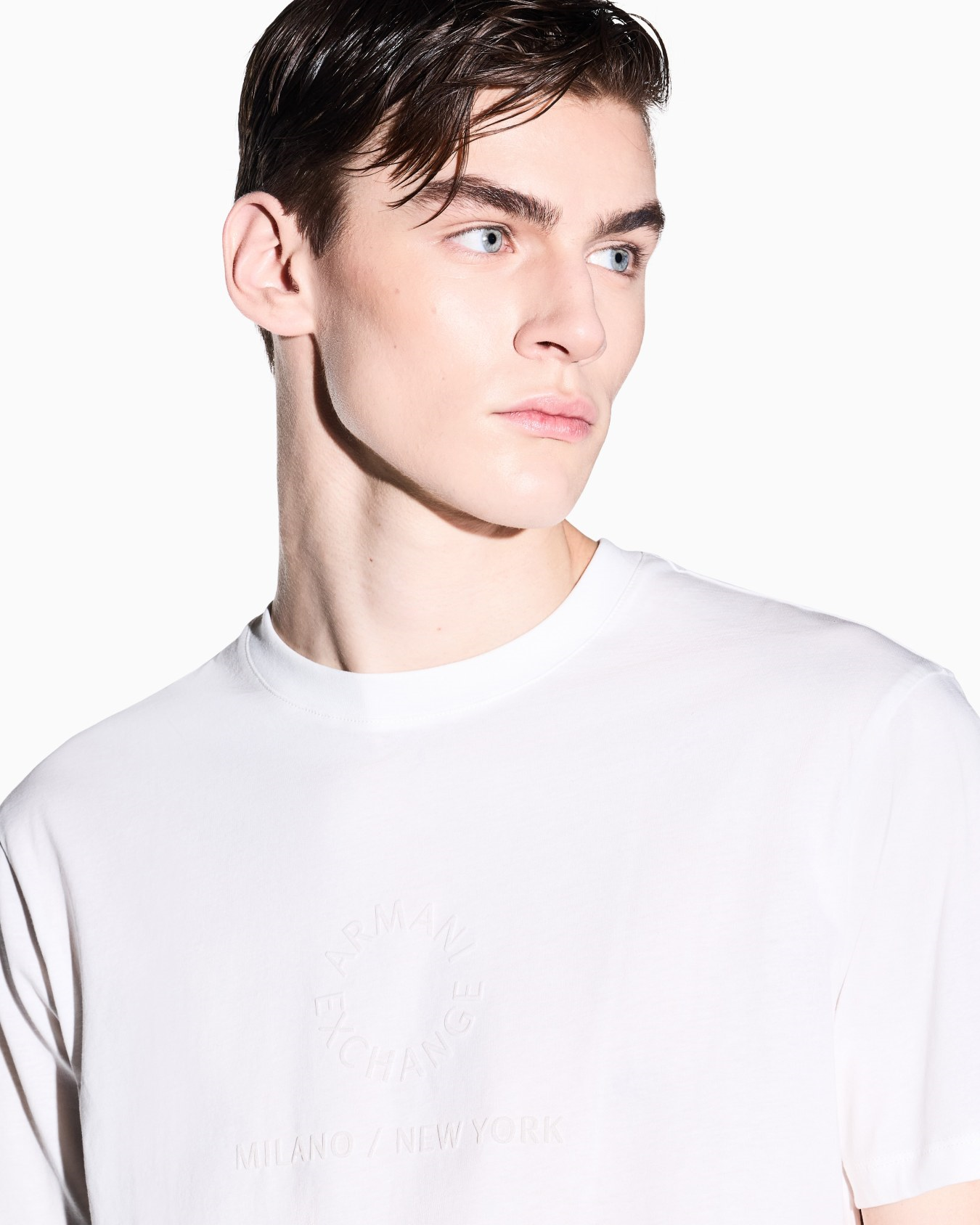 Armani Exchange Armani Exchange Erkek Normal Kalıp Yuvarlak Yakalı Logo İşlemeli Yuvarlak Yakalı Kısa Kollu Beyaz T-Shirt XM002450 AF10356-U0009