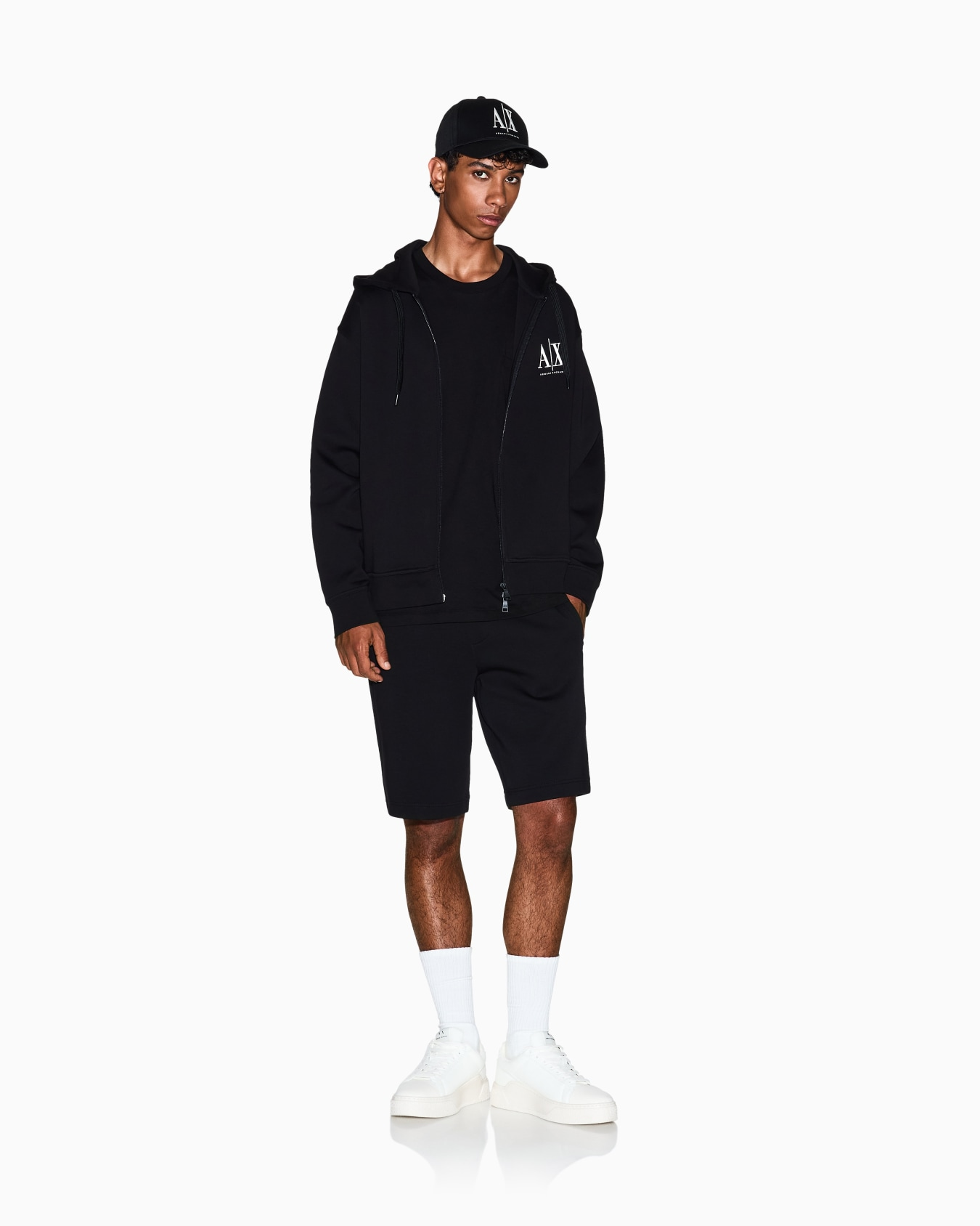 Armani Exchange Armani Exchange Erkek Normal Kalıp AX Logo Detaylı Fermuarlı Kapüşonlu Uzun Kollu Siyah Sweatshirt XM000371 AF10818-UC001