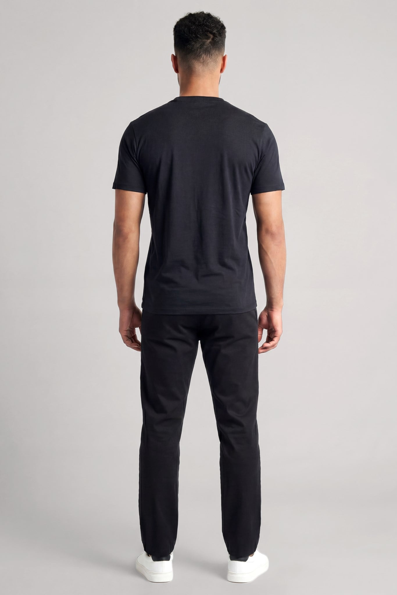 Armani Exchange Armani Exchange Erkek Normal Kalıp Yuvarlak Yakalı Logo İşlemeli Yuvarlak Yakalı Kısa Kollu Lacivert T-Shirt XM002450 AF10356-UB101