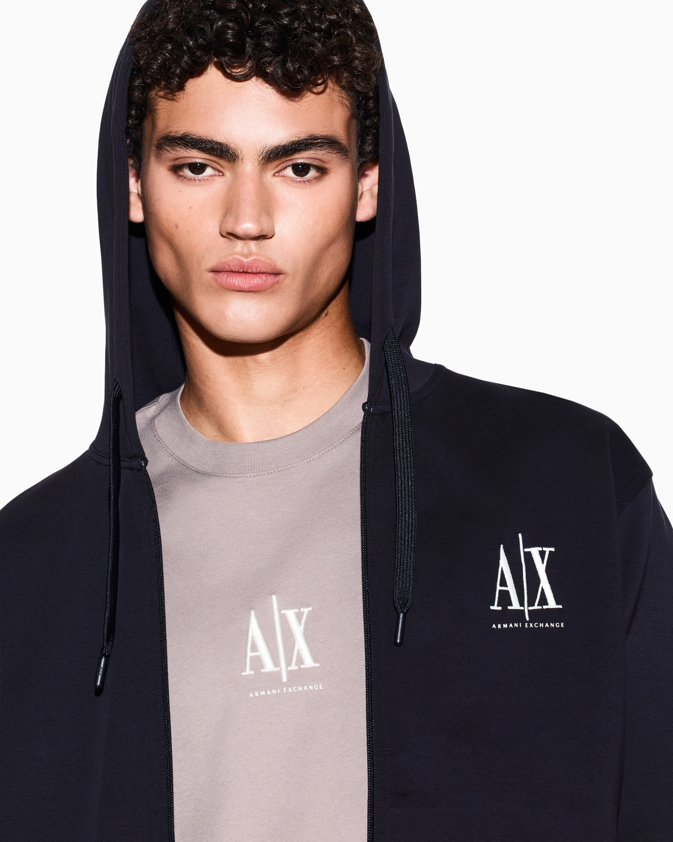 Armani Exchange Armani Exchange Erkek Normal Kalıp AX Logo Detaylı Fermuarlı Kapüşonlu Uzun Kollu Lacivert Sweatshirt XM000371 AF10818-UB101