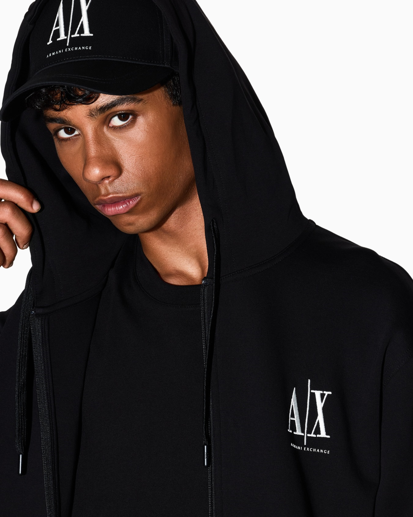 Armani Exchange Armani Exchange Erkek Normal Kalıp AX Logo Detaylı Fermuarlı Kapüşonlu Uzun Kollu Siyah Sweatshirt XM000371 AF10818-UC001