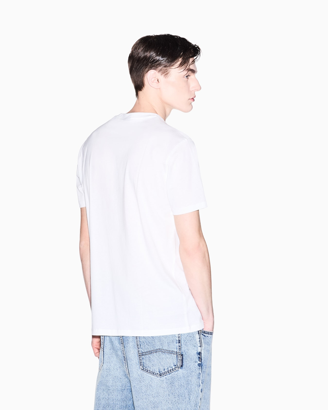 Armani Exchange Armani Exchange Erkek Normal Kalıp Yuvarlak Yakalı Logo İşlemeli Yuvarlak Yakalı Kısa Kollu Beyaz T-Shirt XM002450 AF10356-U0009