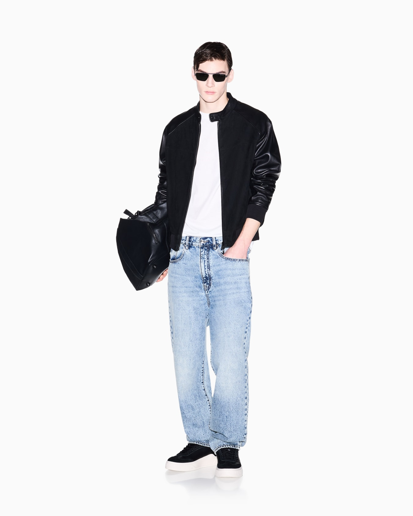 Armani Exchange Armani Exchange Erkek Normal Kalıp Yuvarlak Yakalı Logo İşlemeli Yuvarlak Yakalı Kısa Kollu Beyaz T-Shirt XM002450 AF10356-U0009