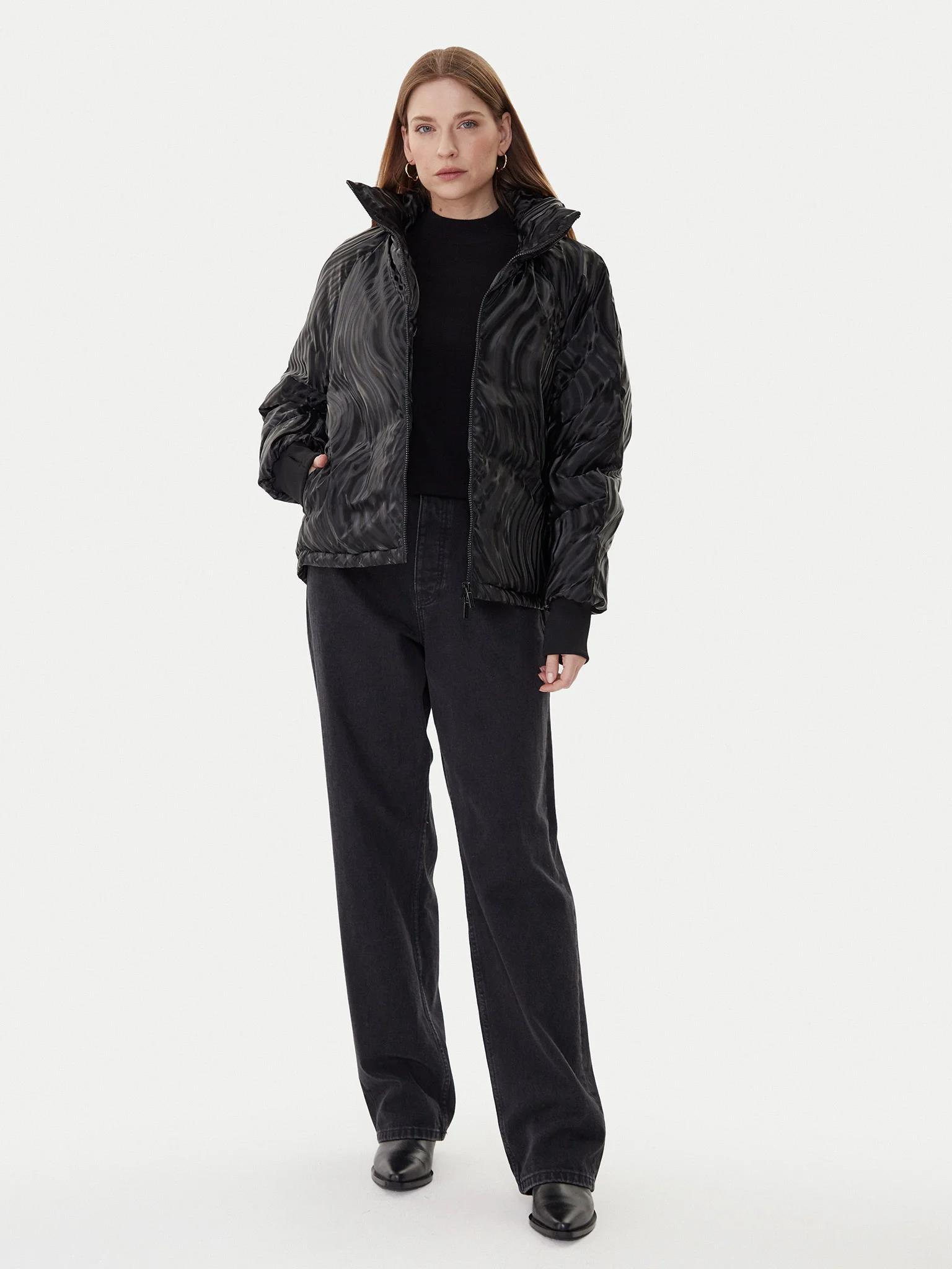 Armani Exchange Armani Exchange Kadın Desenli Regular Fit Çıkarılabilir Kapüşonlu Uzun Kol Dik Yaka Siyah Mont XW000690 AF16211-FC102