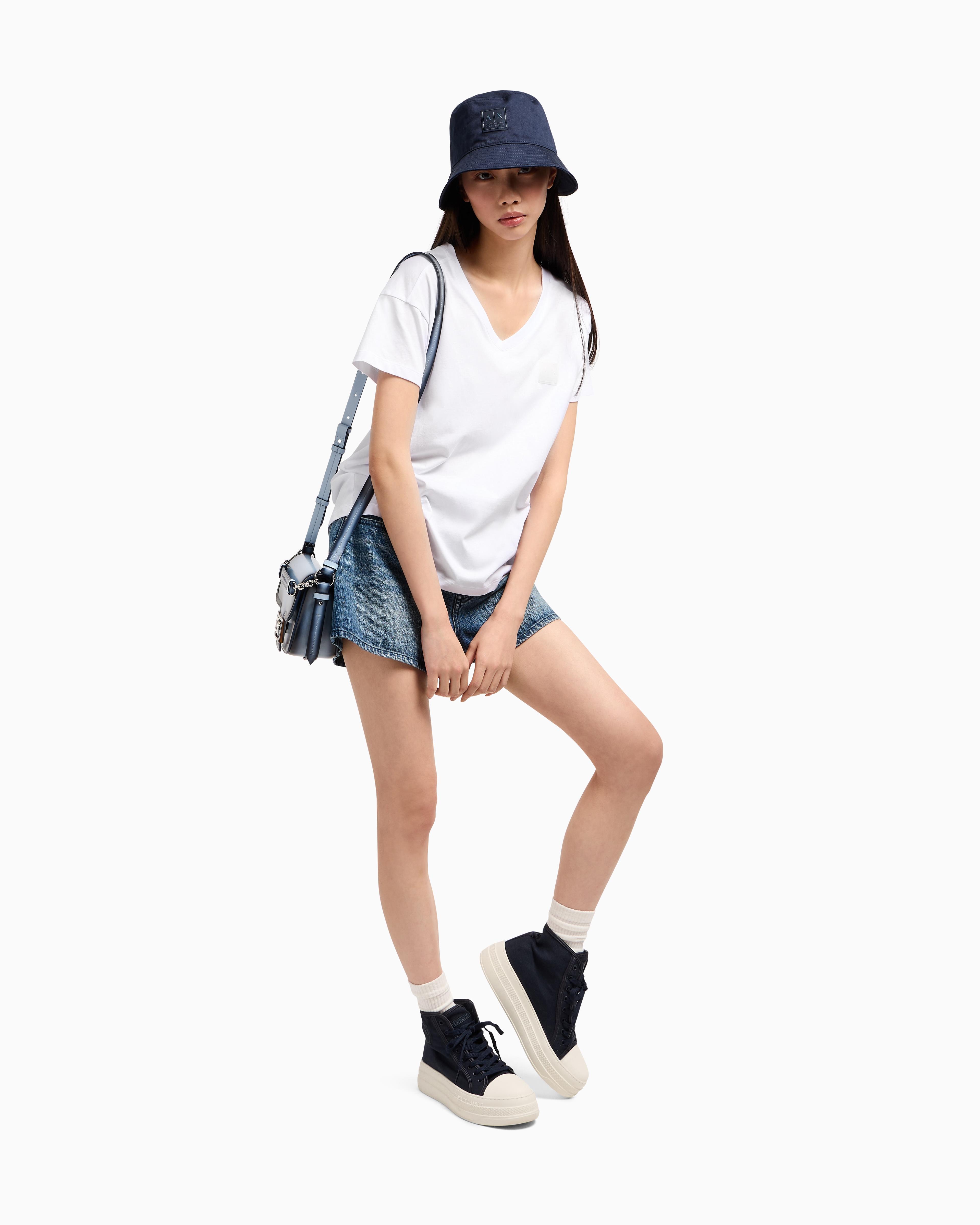 ARMANI EXCHANGE Armani Exchange Kadın Rahat Kalıp V Yala Pamuklu Kısa Kollu Beyaz T-Shirt XW000531 AF10359-U0002