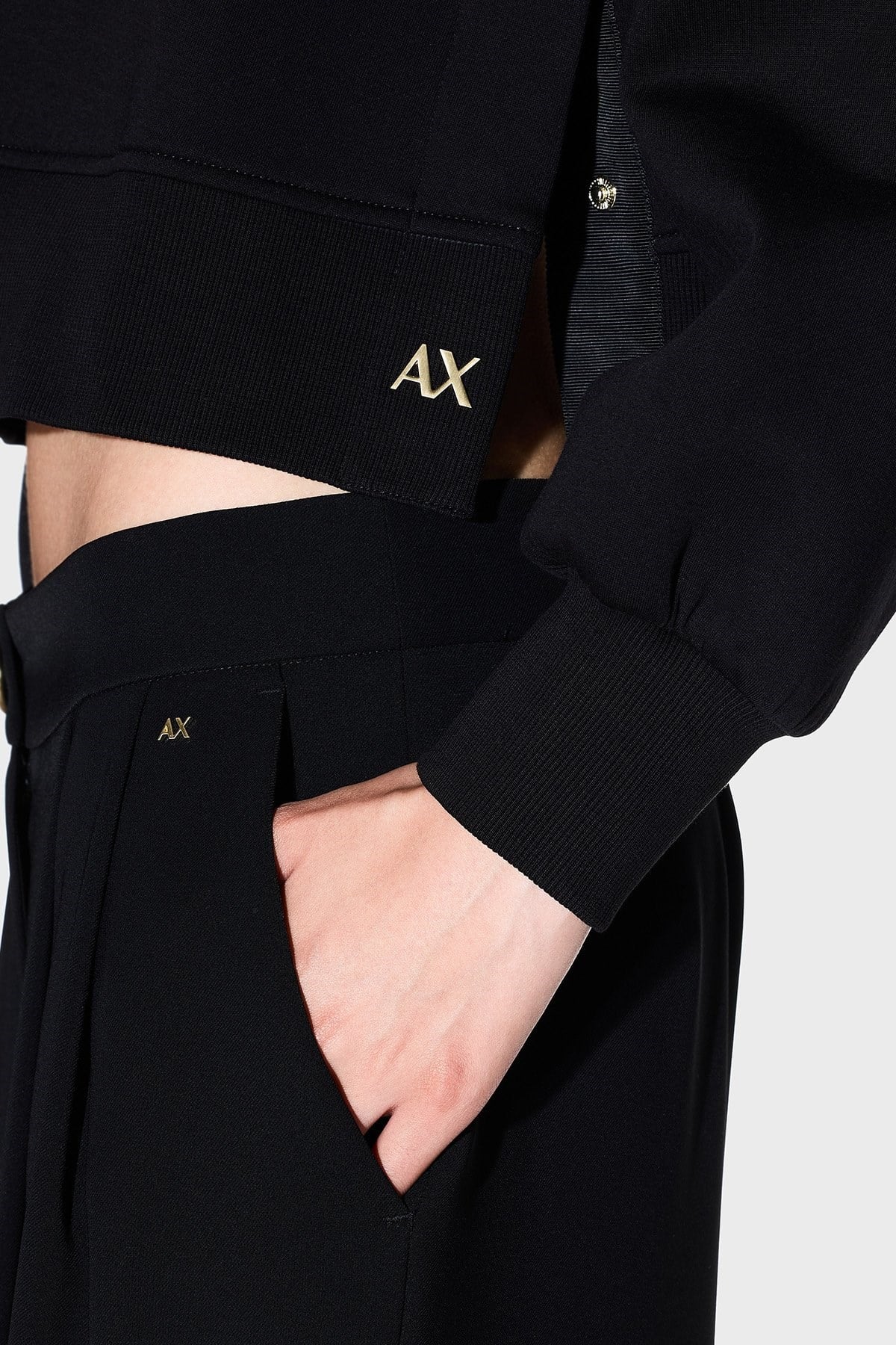 Armani Exchange Armani Exchange Kadın Regular Fit Normal Bel Pileli Geniş Paça Siyah Pantolon XW001826 AF16125-UC001