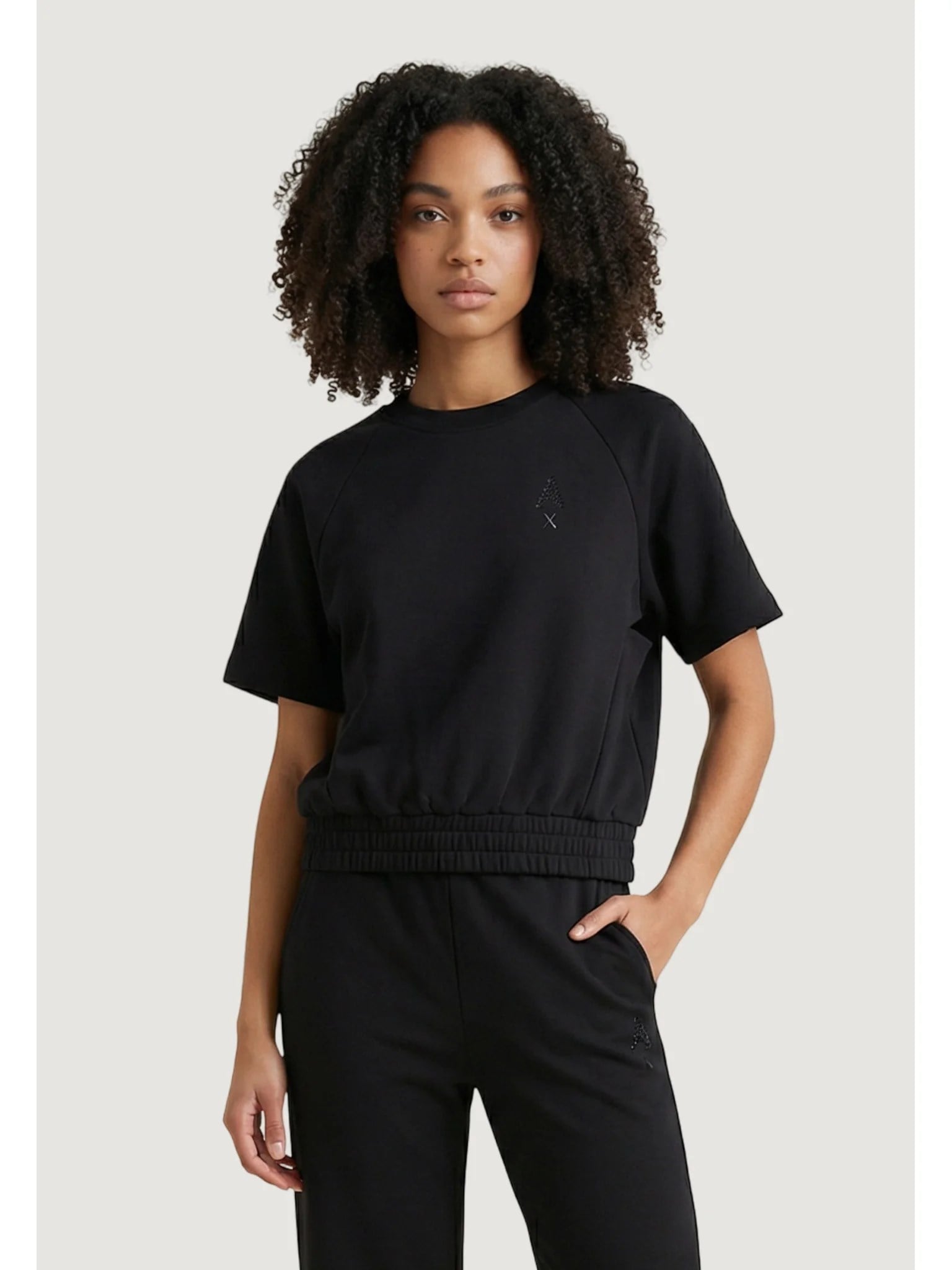 Armani Exchange Armani Exchange Kadın Yuvarlak Yaka Kısa Kol Düz Regular Fit Siyah Sweatshirt XW002050 AF21298-UC001