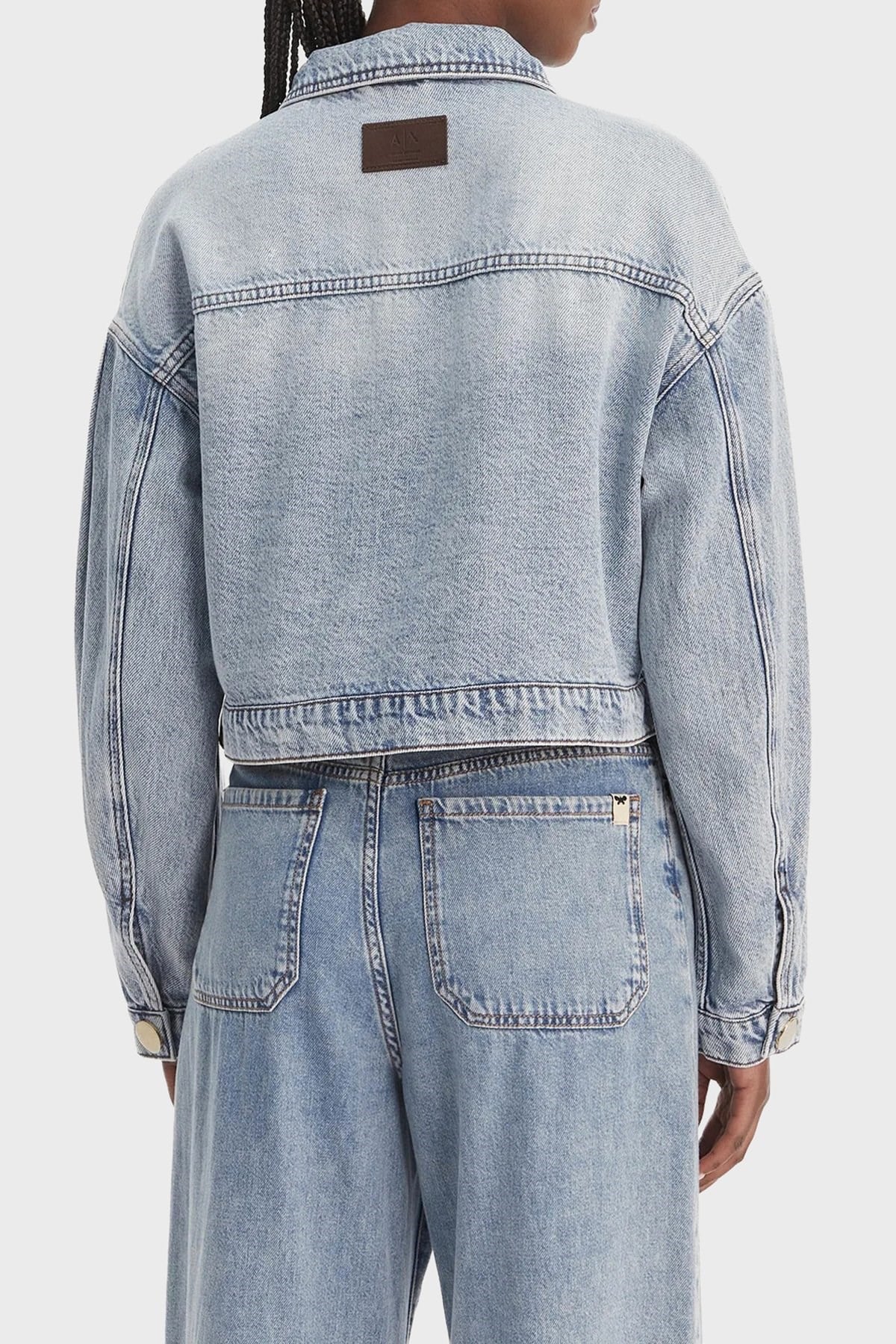 Armani Exchange Armani Exchange Kadın Denim Kumaş Kısa Boy Düğmeli Cepli Mavi Ceket XW002260 AF21338-MB001
