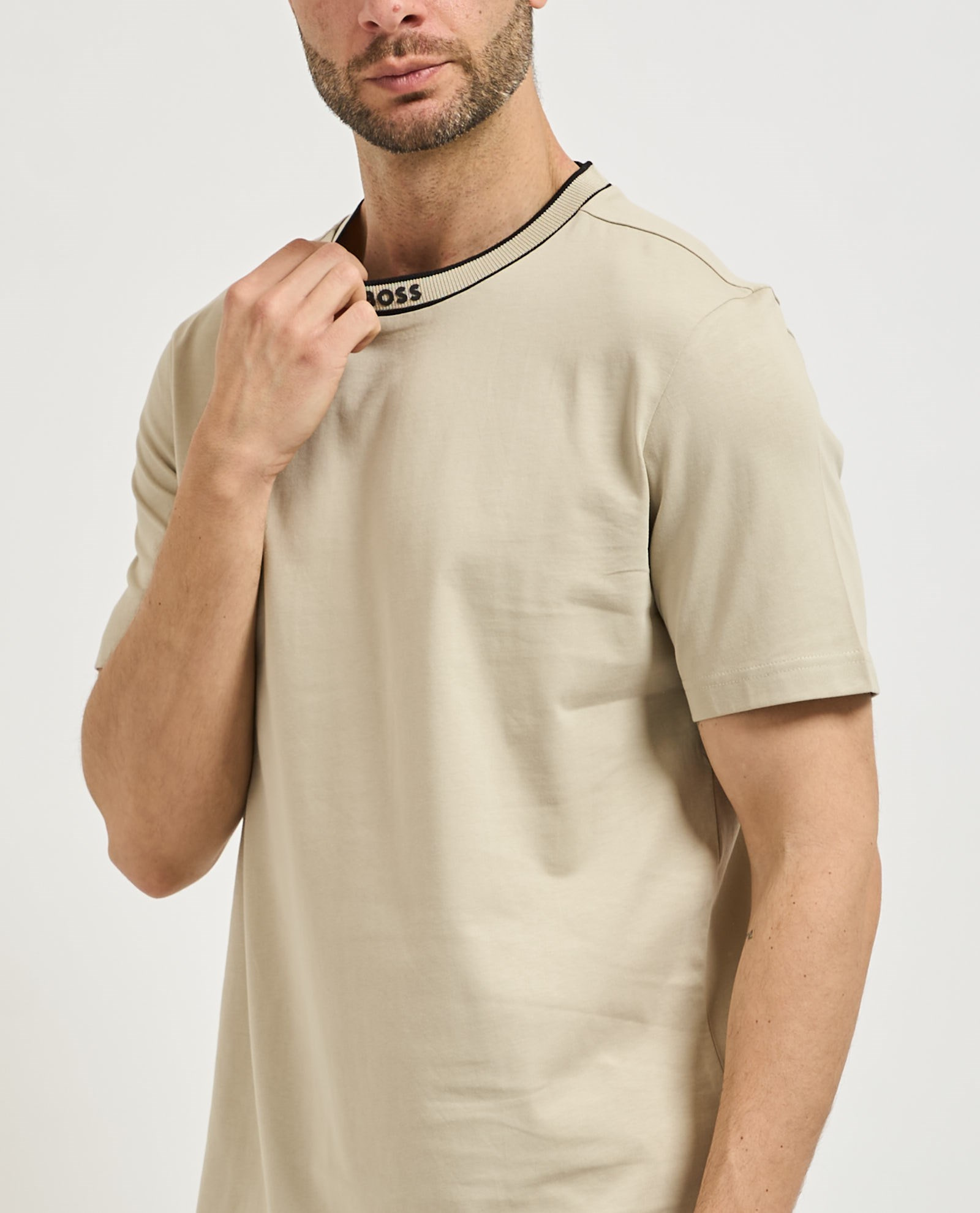 BOSS  BOSS Erkek Logolu Yuvarlak Yakalı %100 Pamuklu Kısa Kollu Bej T-Shirt 50554862-272
