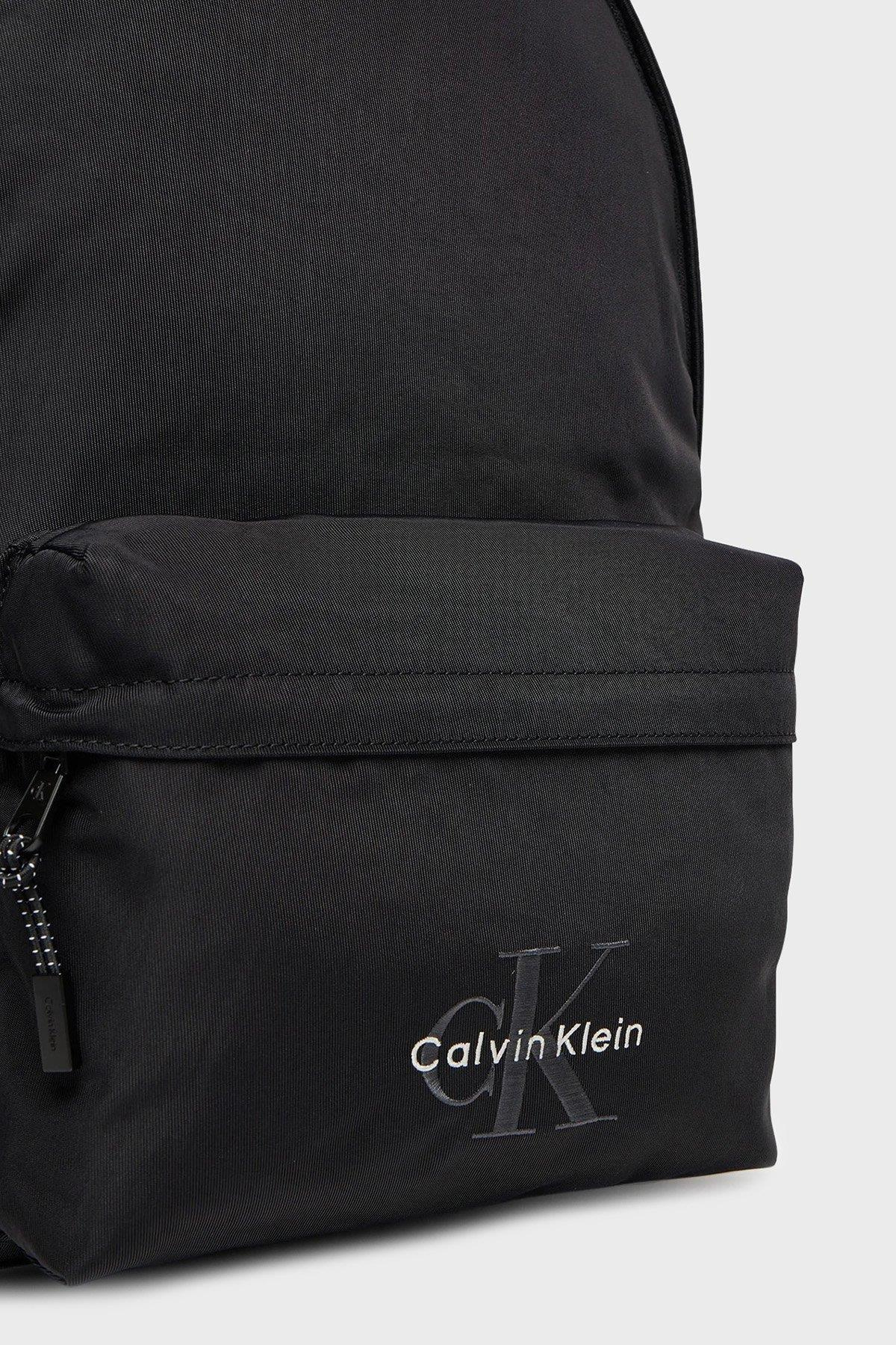 Calvin Klein Calvin Klein Erkek Ayarlanabilir Askılı Fermuarlı Ön Cepli Logolu Siyah Sırt Çantası LV04D3114G-UB1