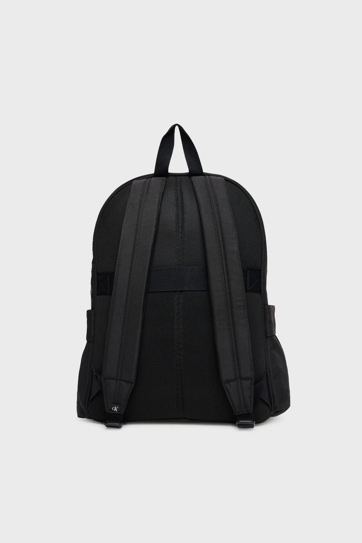Calvin Klein Calvin Klein Erkek Ayarlanabilir Askılı Fermuarlı Ön Cepli Logolu Siyah Sırt Çantası LV04D3114G-UB1