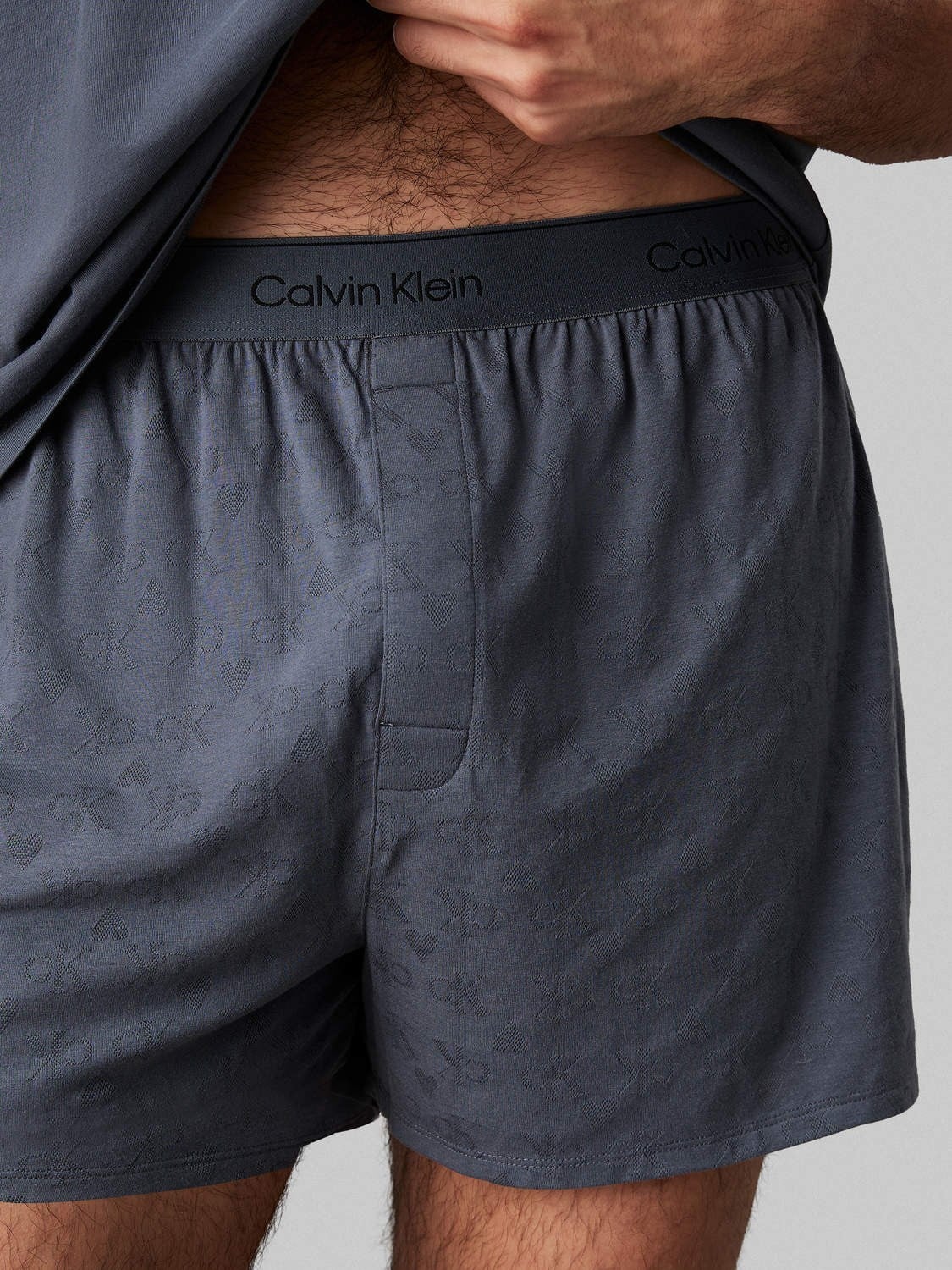 Calvin Klein Calvin Klein Erkek Beli Lastikli Kısa Boy Üzeri CK Desenli Gri İç Çamaşırı Takımı 000NM2662E-RG0