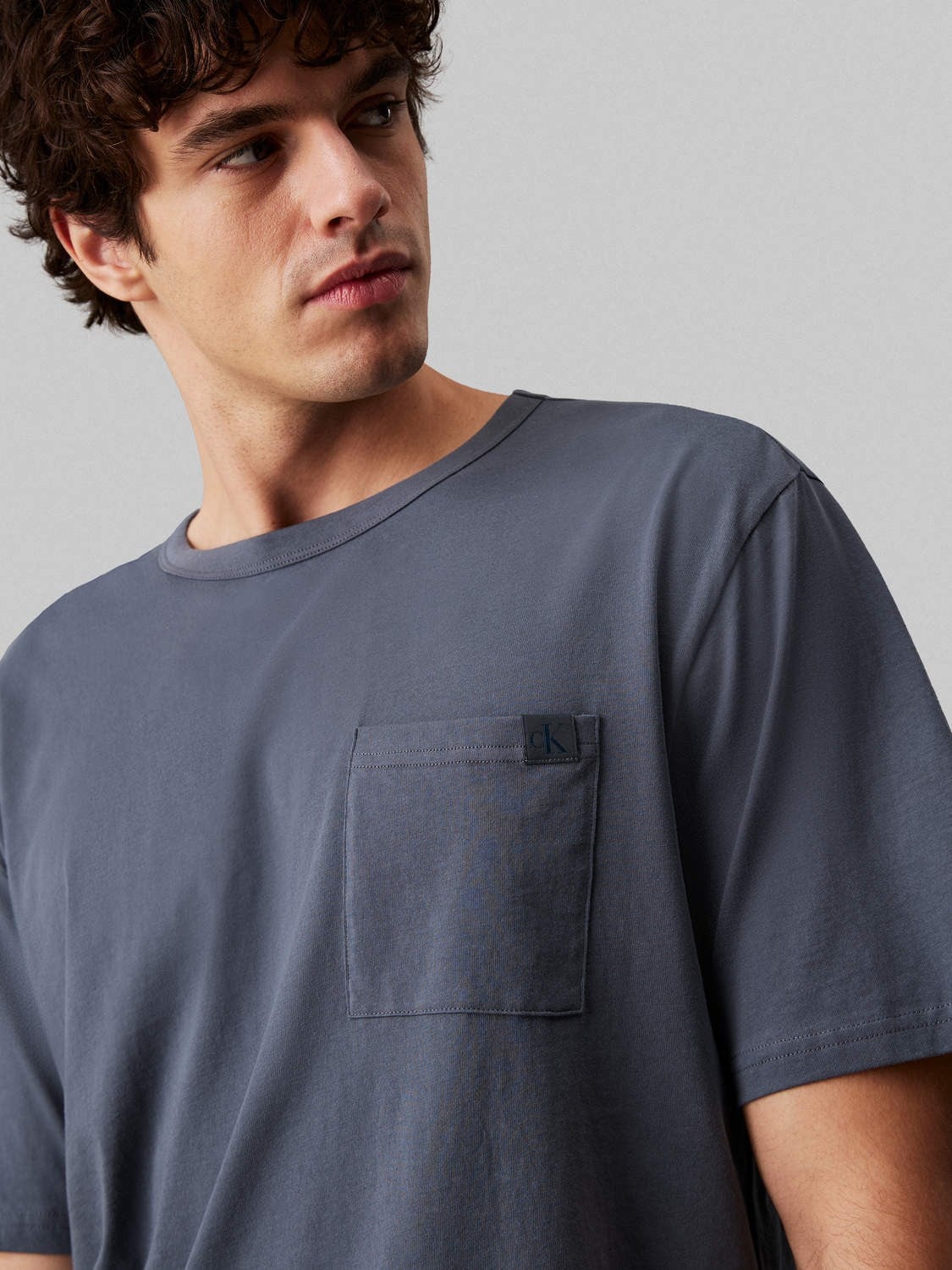 Calvin Klein Calvin Klein Erkek Beli Lastikli Kısa Boy Üzeri CK Desenli Gri İç Çamaşırı Takımı 000NM2662E-RG0