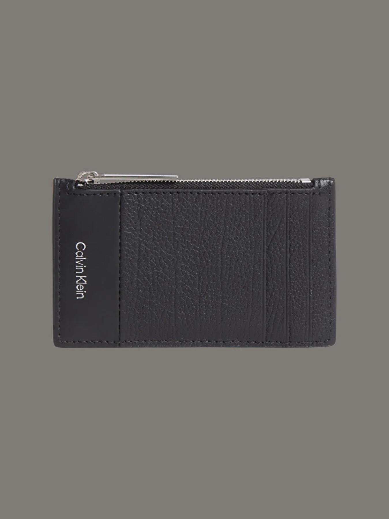 Calvin Klein Calvin Klein Erkek Fermuarlı Bozuk Para Cepli Logo Yazılı Kabartmalı Deri Siyah Cüzdan K50K512848-BEH
