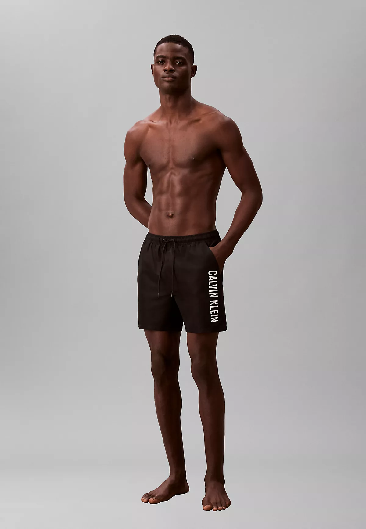 Calvin Klein Calvin Klein Erkek Logo Baskılı Hızlı Kuruyan Kumaş Beli Lastikli Siyah Deniz Şortu LV00N61047-UB1