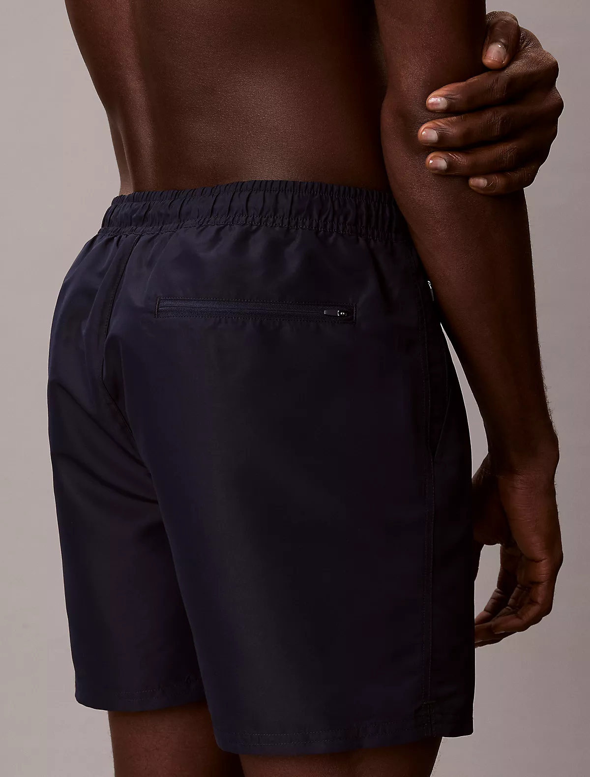 Calvin Klein Calvin Klein Erkek Logo Baskılı Hızlı Kuruyan Kumaş Beli Lastikli Lacivert Deniz Şortu LV00N61047-0PP